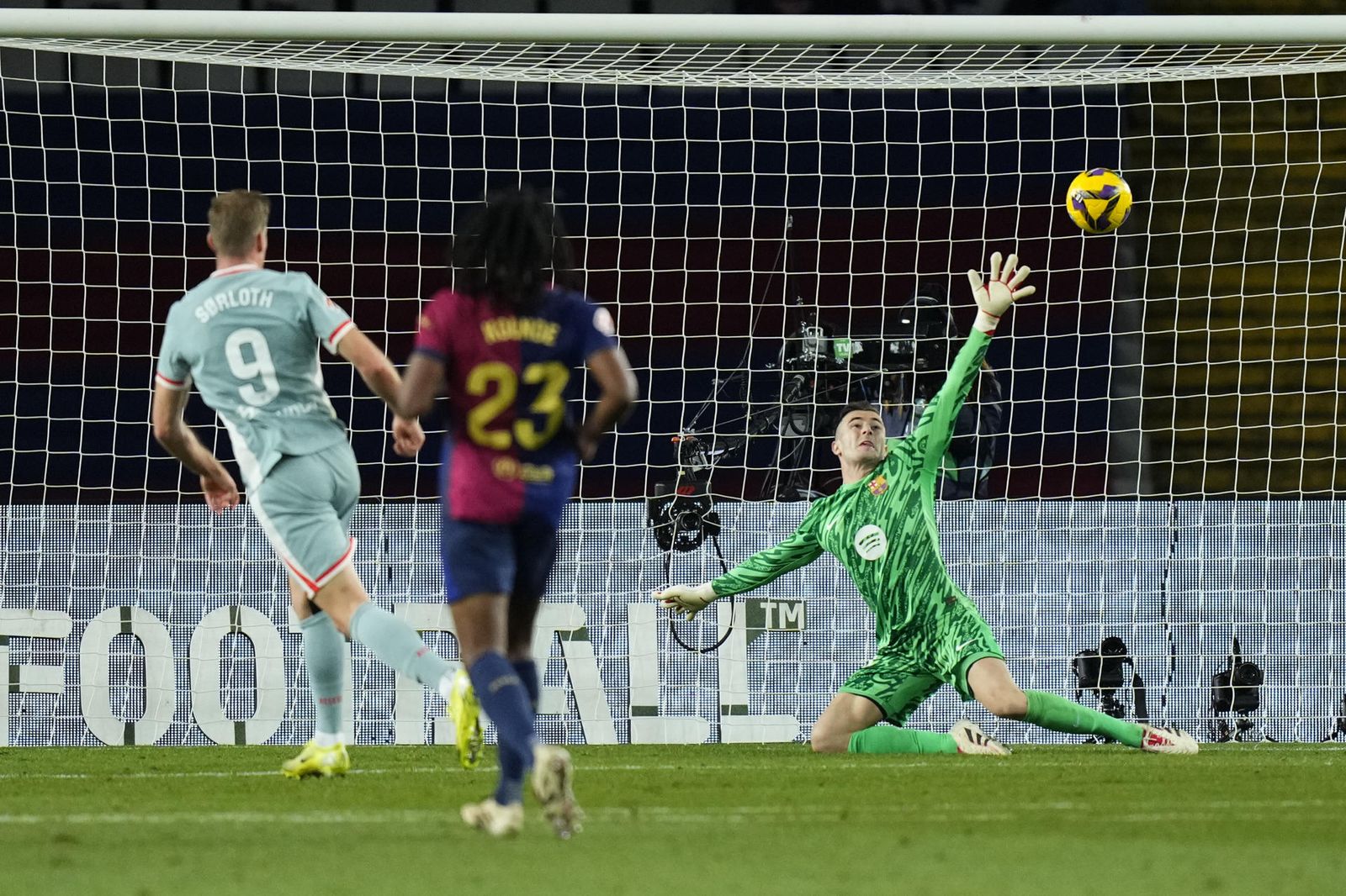 Sorloth marca al Barcelona