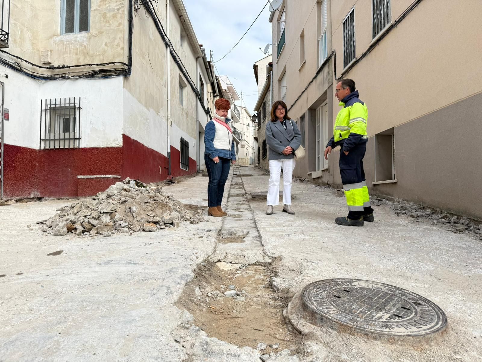 Visita municipal a las obras de mejora de varias calles del casco urbano de Perales de Tajuña