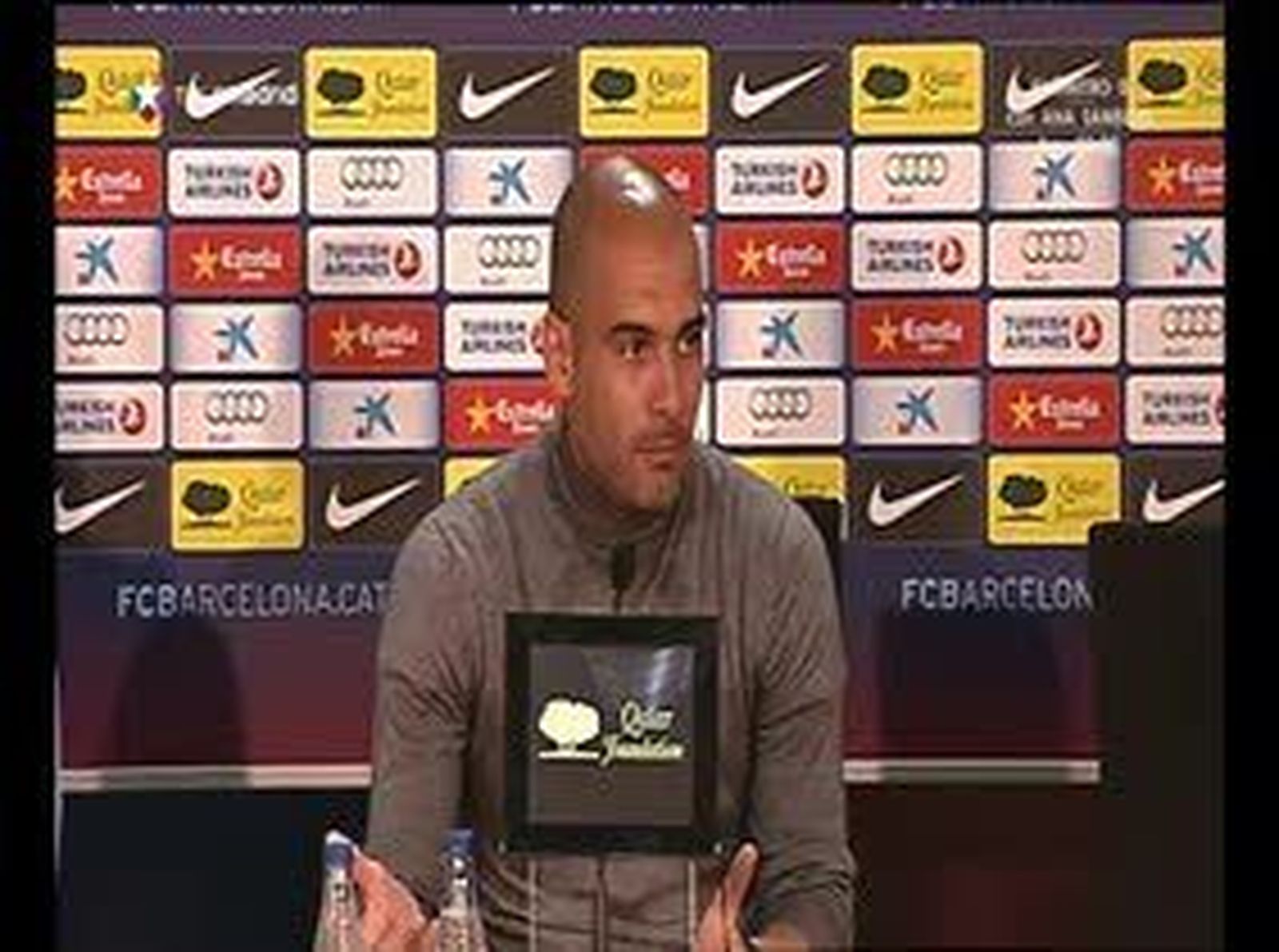 Guardiola: "Mis jugadores tienen que sonreír poco y correr más"