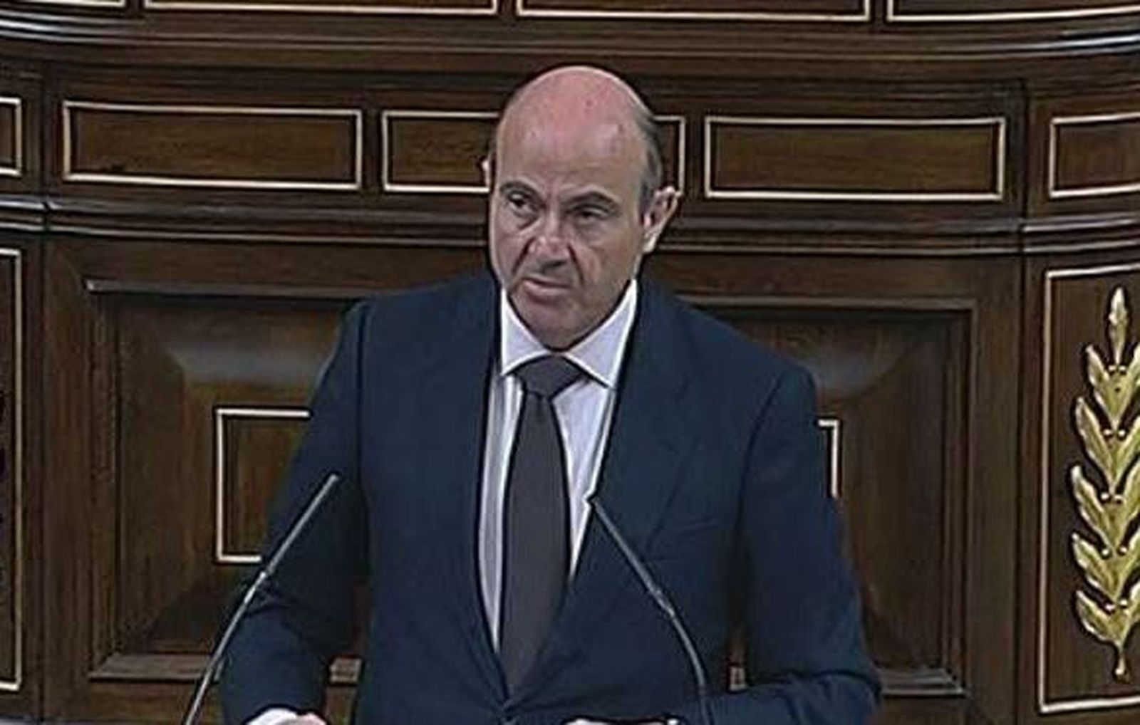 Guindos defiende que las cuentas para  2014 son "austeras" y "marcan el fin de la recesión"