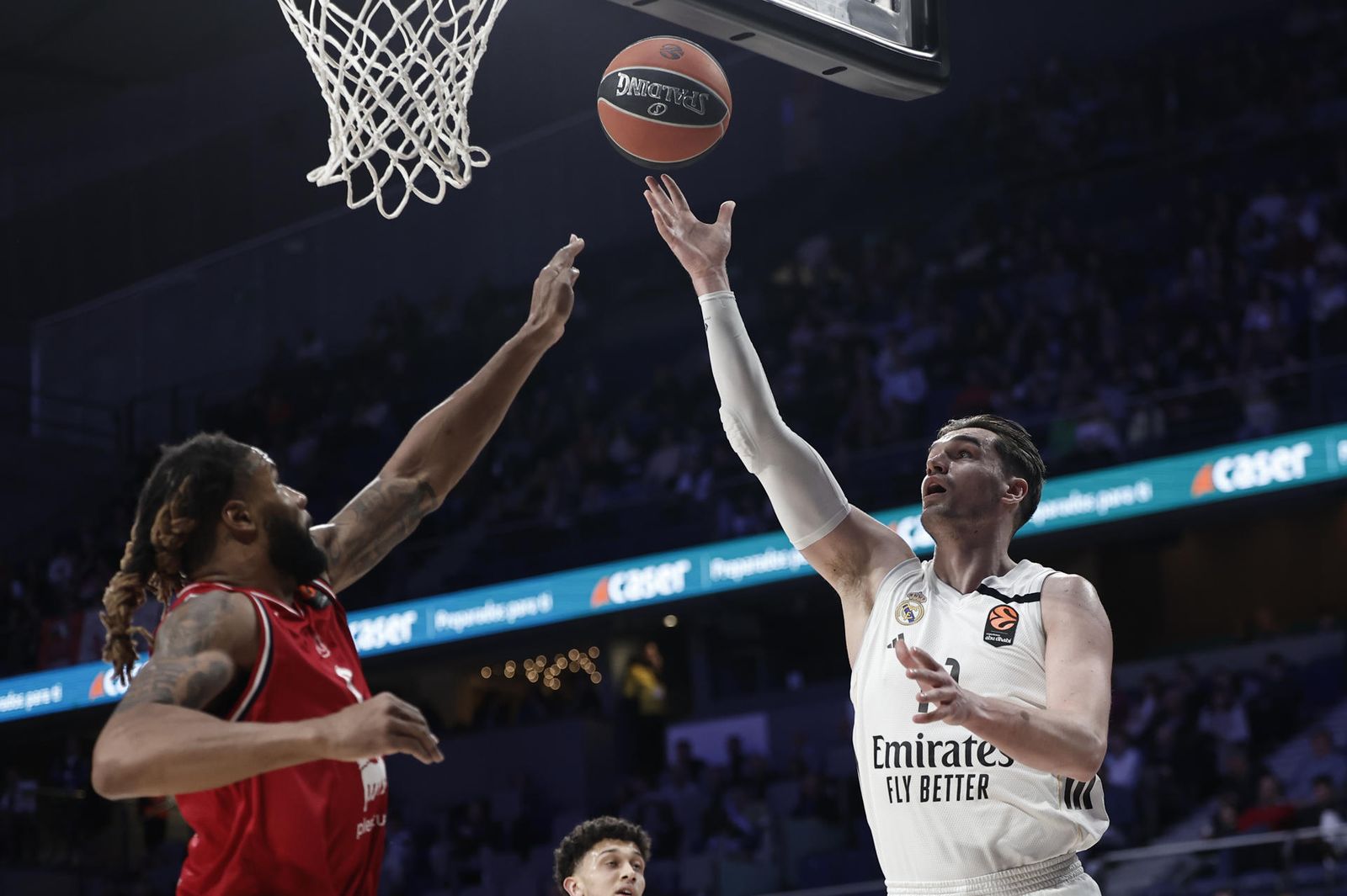 Hezonja ante el Olimpia Milán