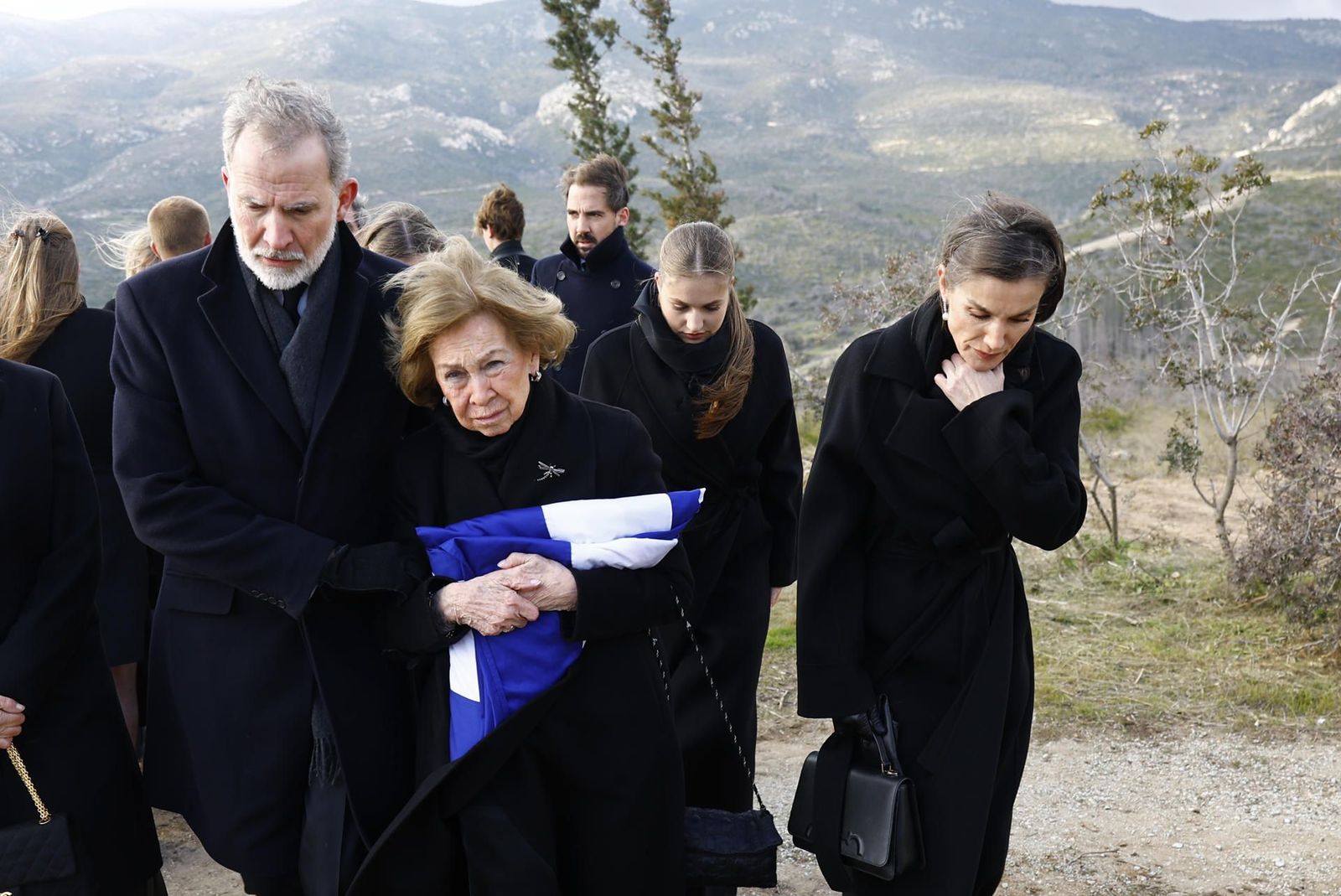 La familia real española despide en Atenas a Irene de Grecia