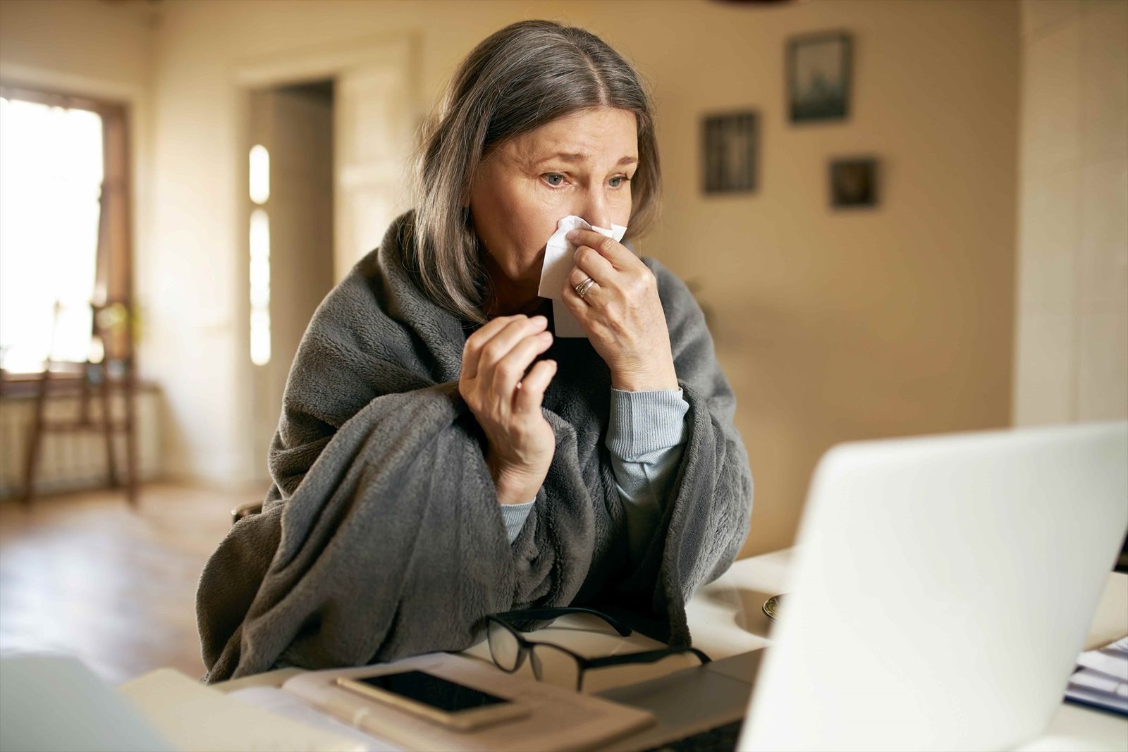 Mujer con gripe