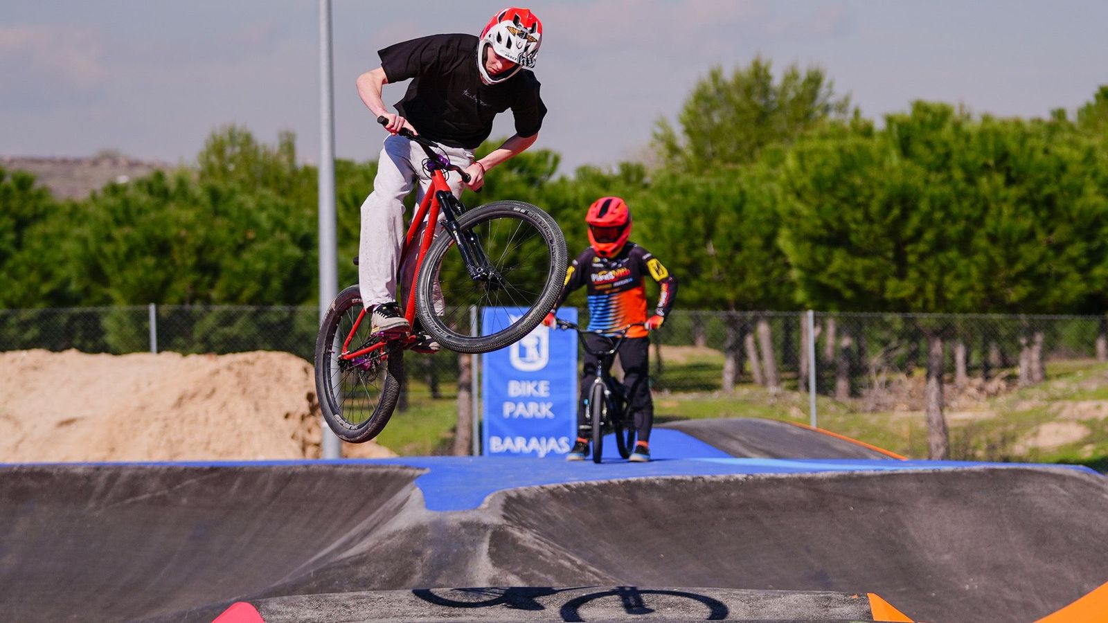 Barajas ya cuenta con la primera Escuela Deportiva Municipal de Pumptrack
