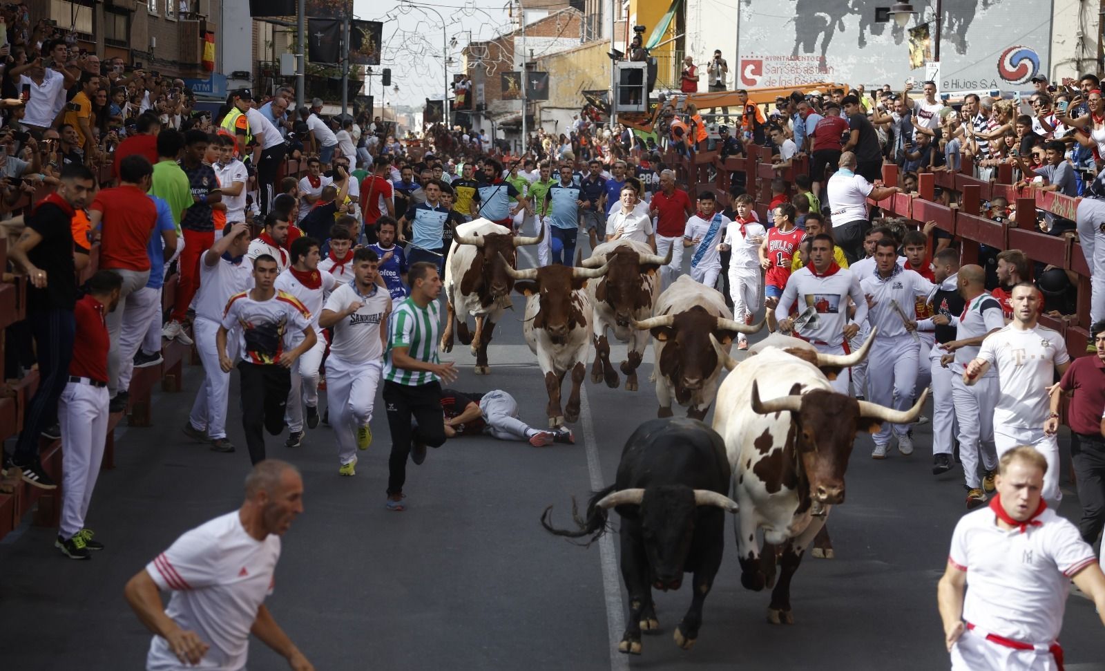 El cuarto encierro de Sanse deja diez heridos leves por un toro que se ha dado la vuelta