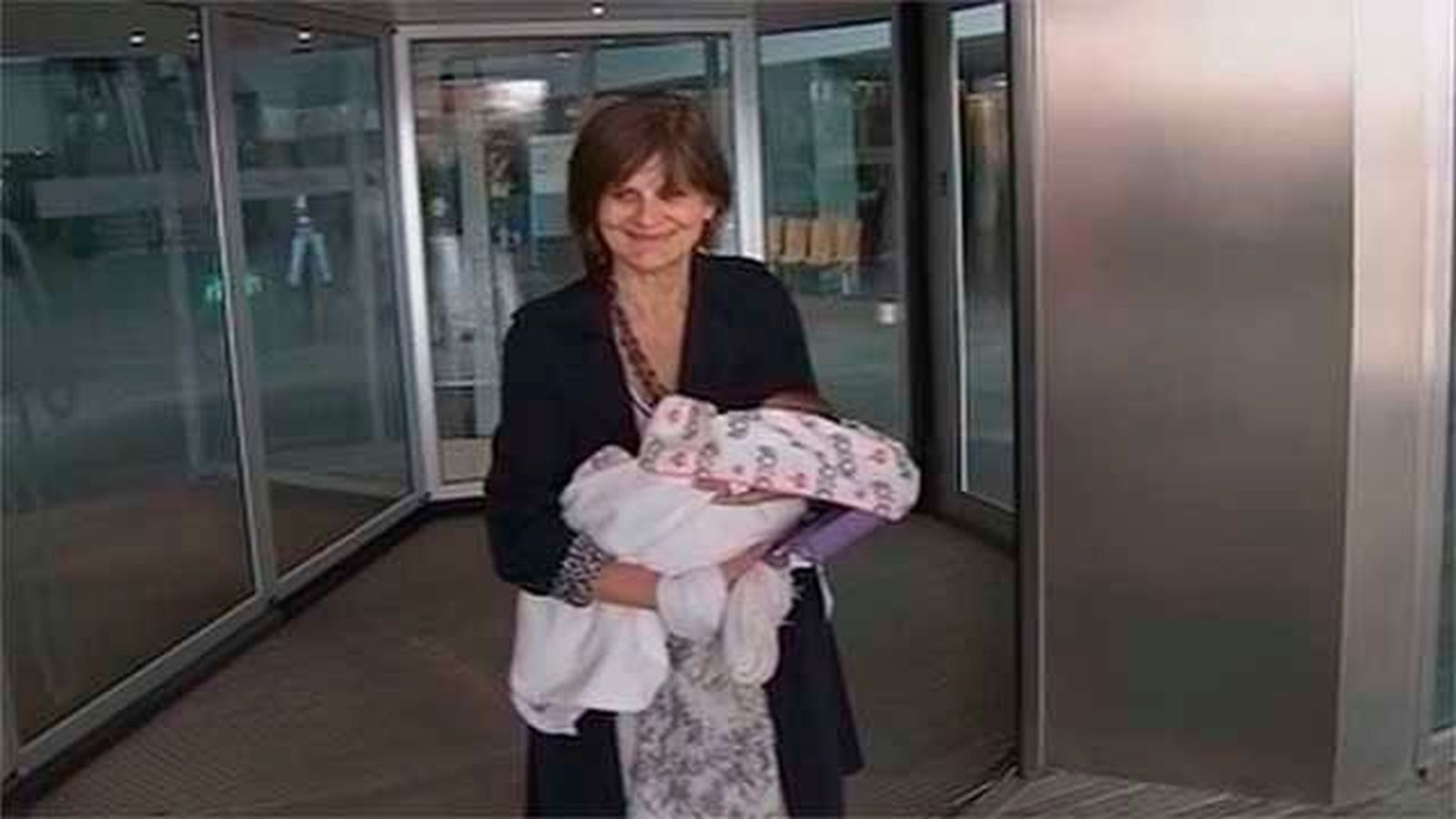 La doctora que fue madre a los 62 años: "emocionada y agradecida a la vida"