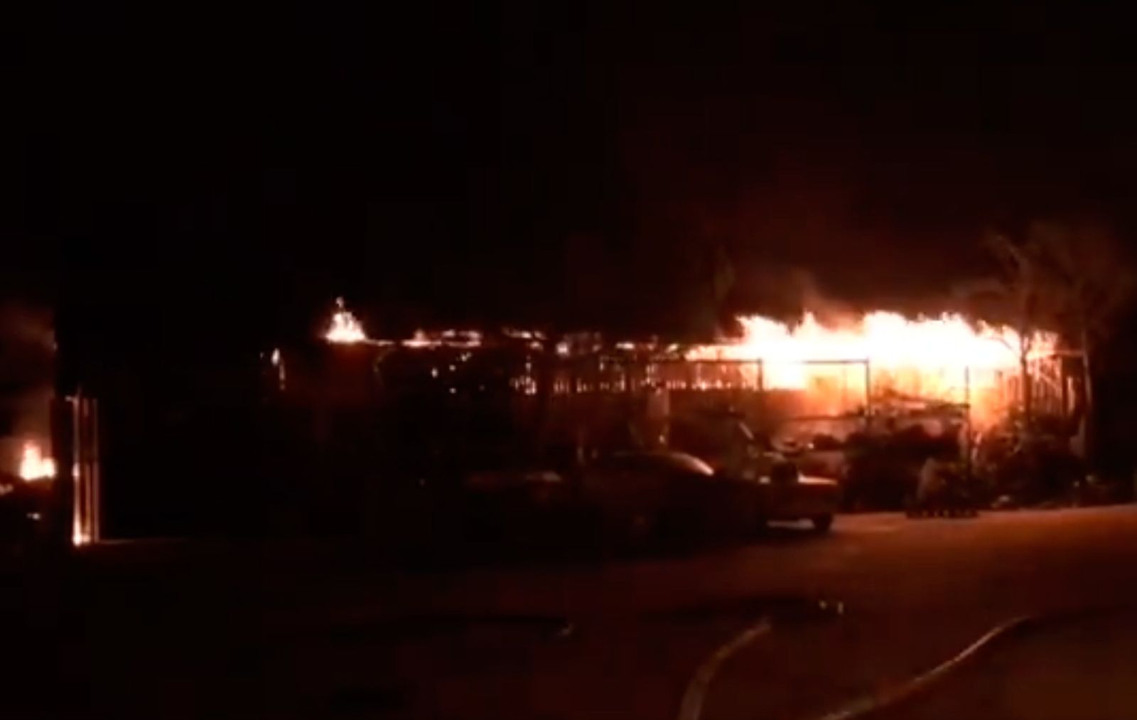 Impresionante incendio en una chatarrería cerca de Loeches