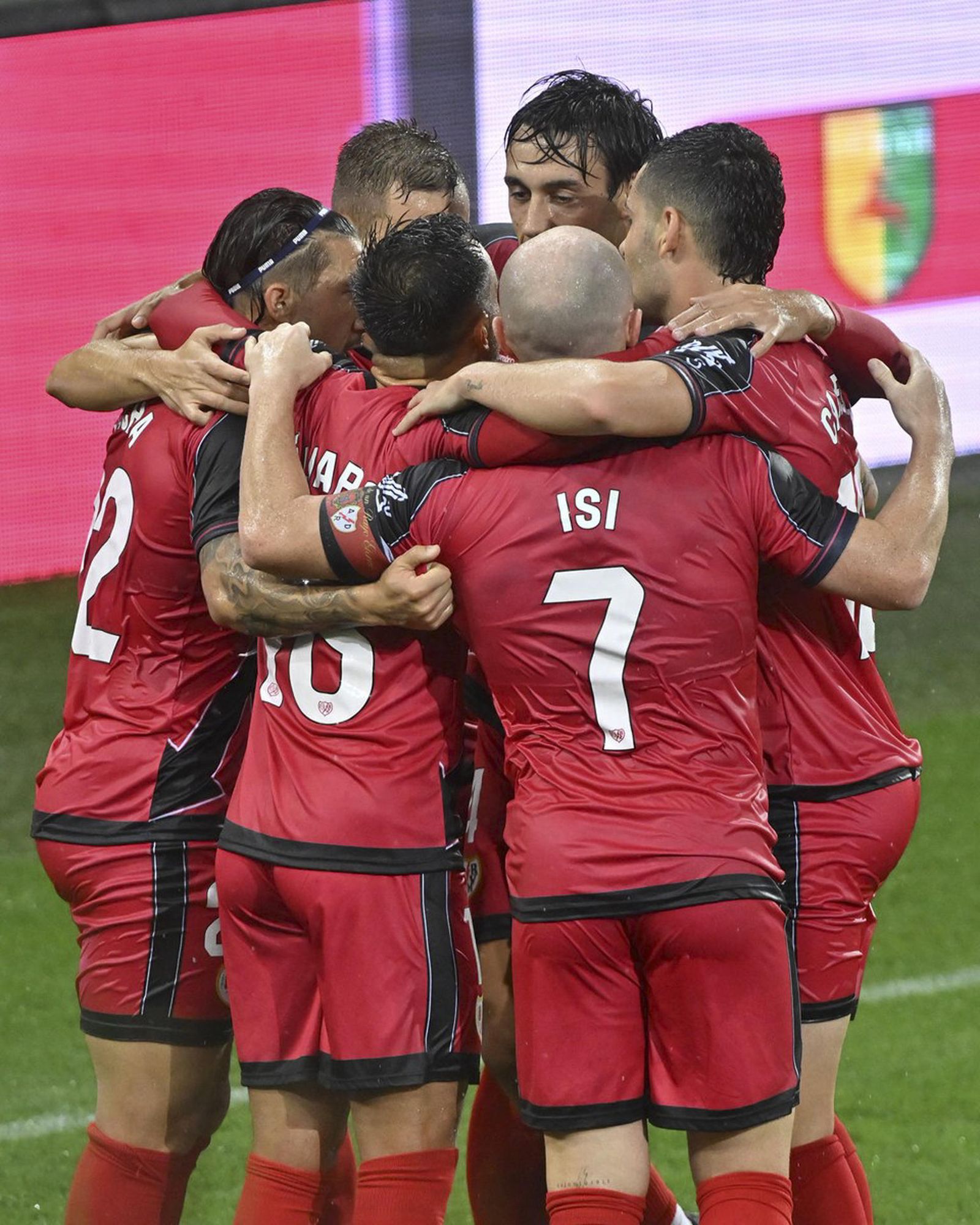 Álvaro García da ventaja europea al Rayo Vallecano con un gol decisivo en Hungría