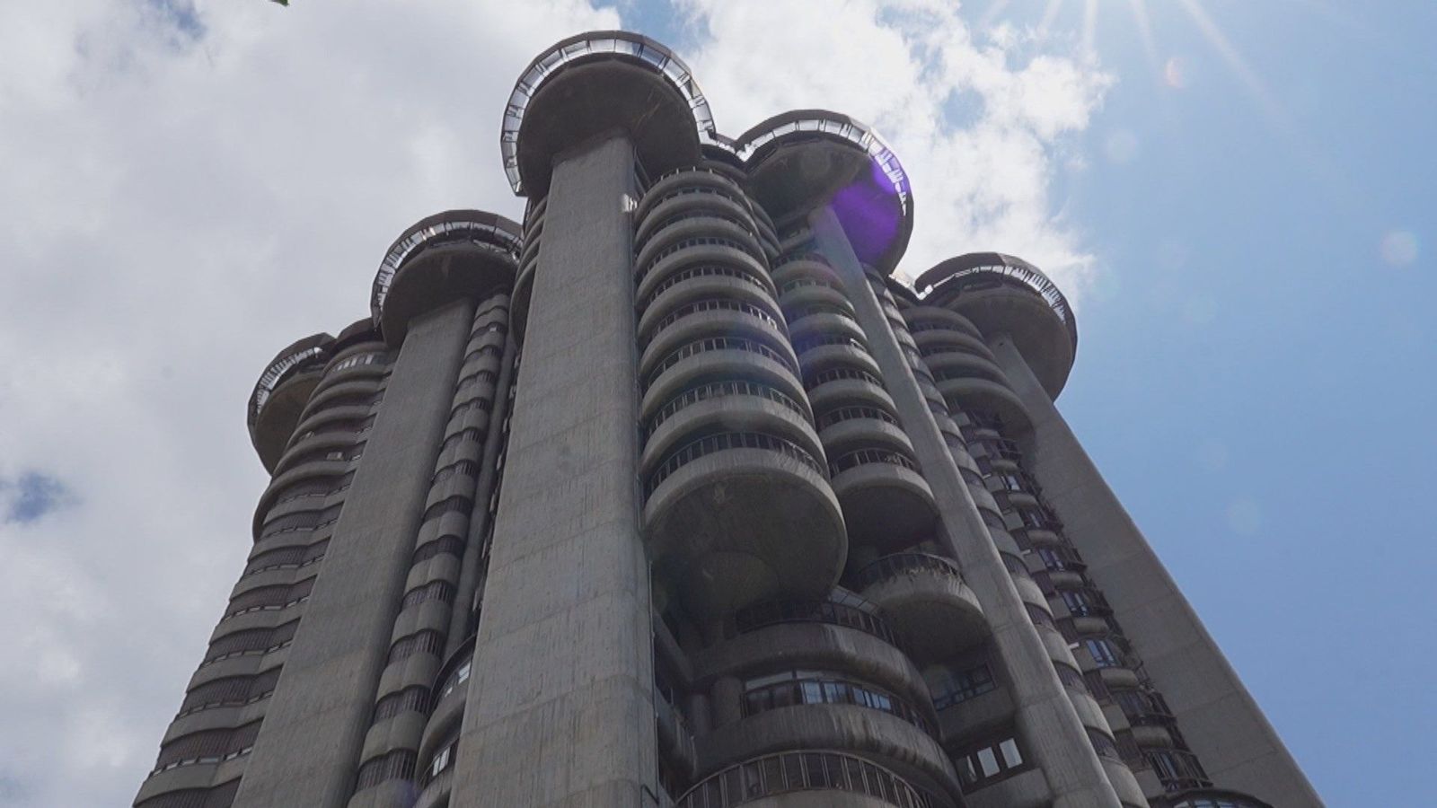 Una vivienda en el icónico edificio Torres Blancas de Madrid