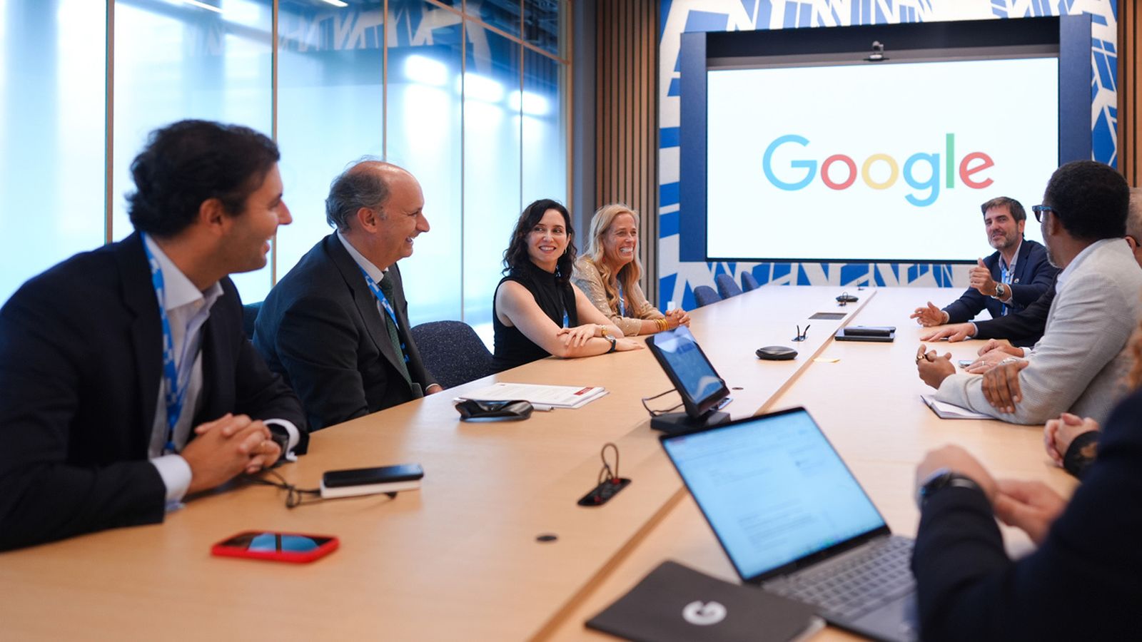 Ayuso renueva el acuerdo con Google.
