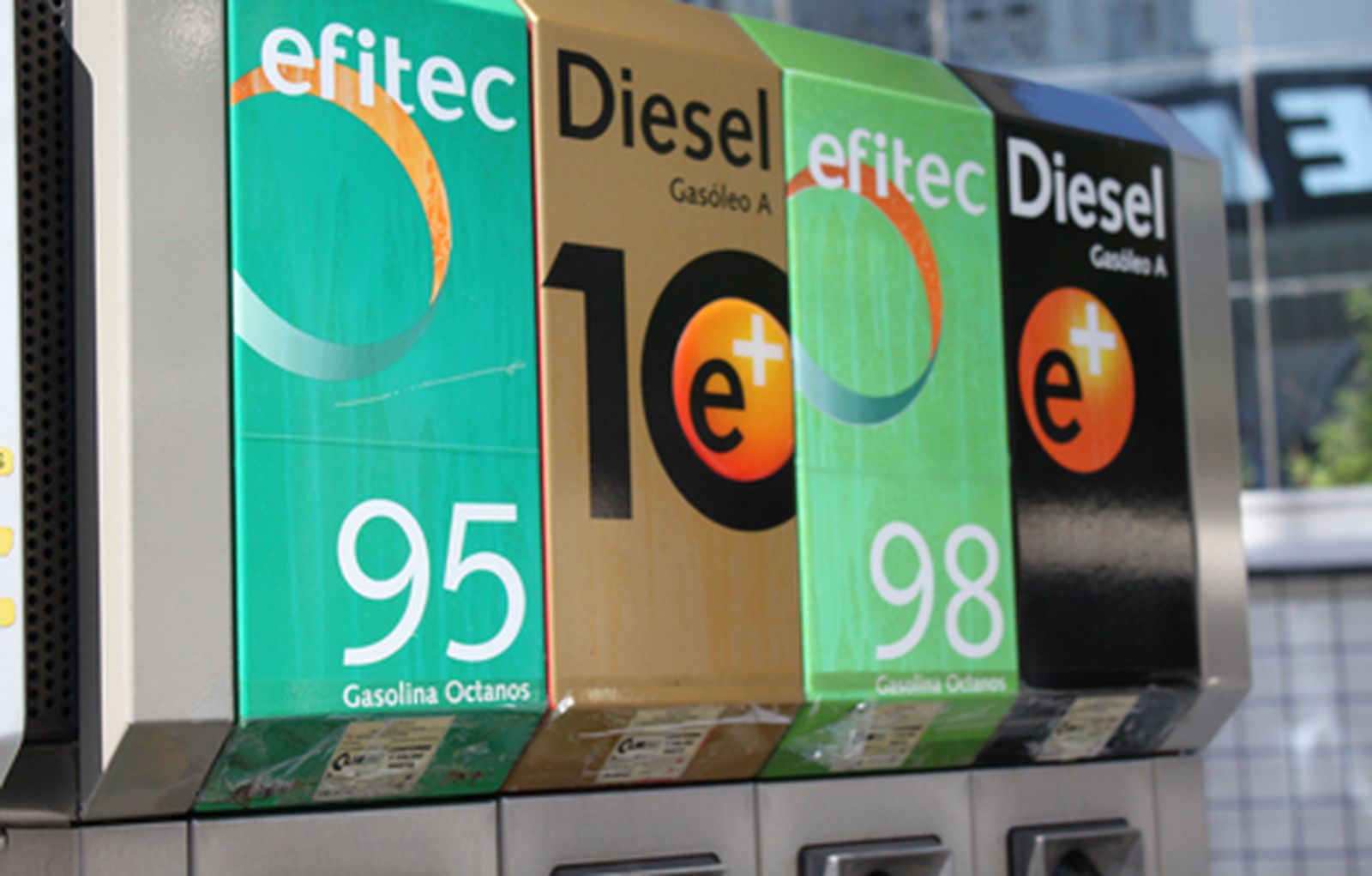 La gasolina y la luz elevan cinco décimas el IPC interanual, hasta el 0,7%