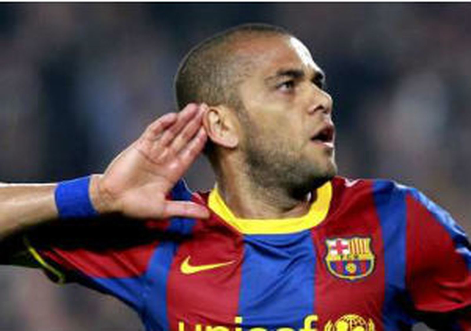 Alves: "Irme gratis del Barcelona fue una hostia con clase"