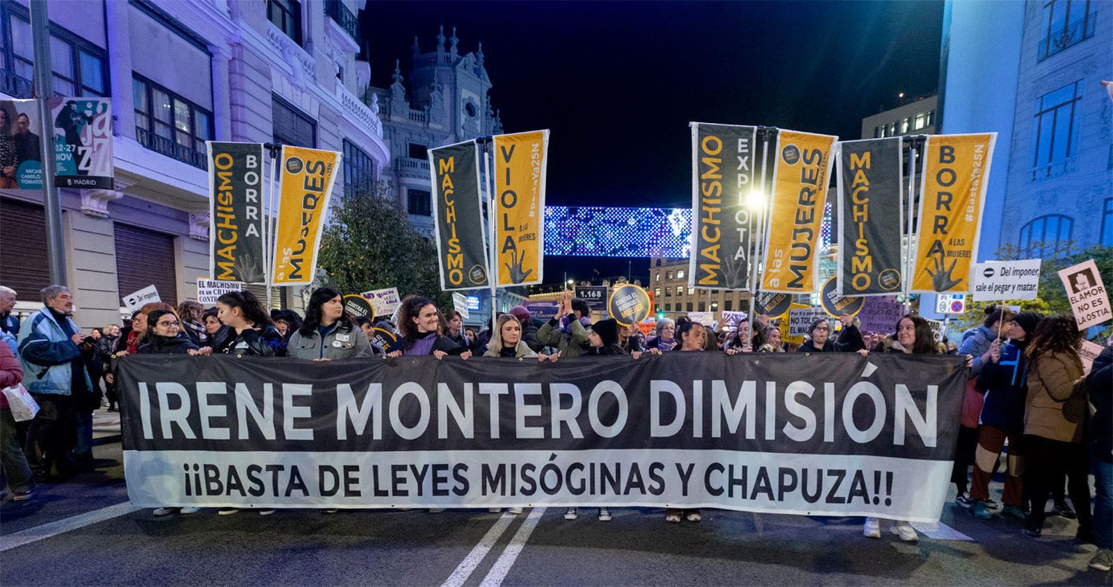 Miles de personas marchan en Madrid por el 25N al grito  de 'Irene Montero, dimisión'