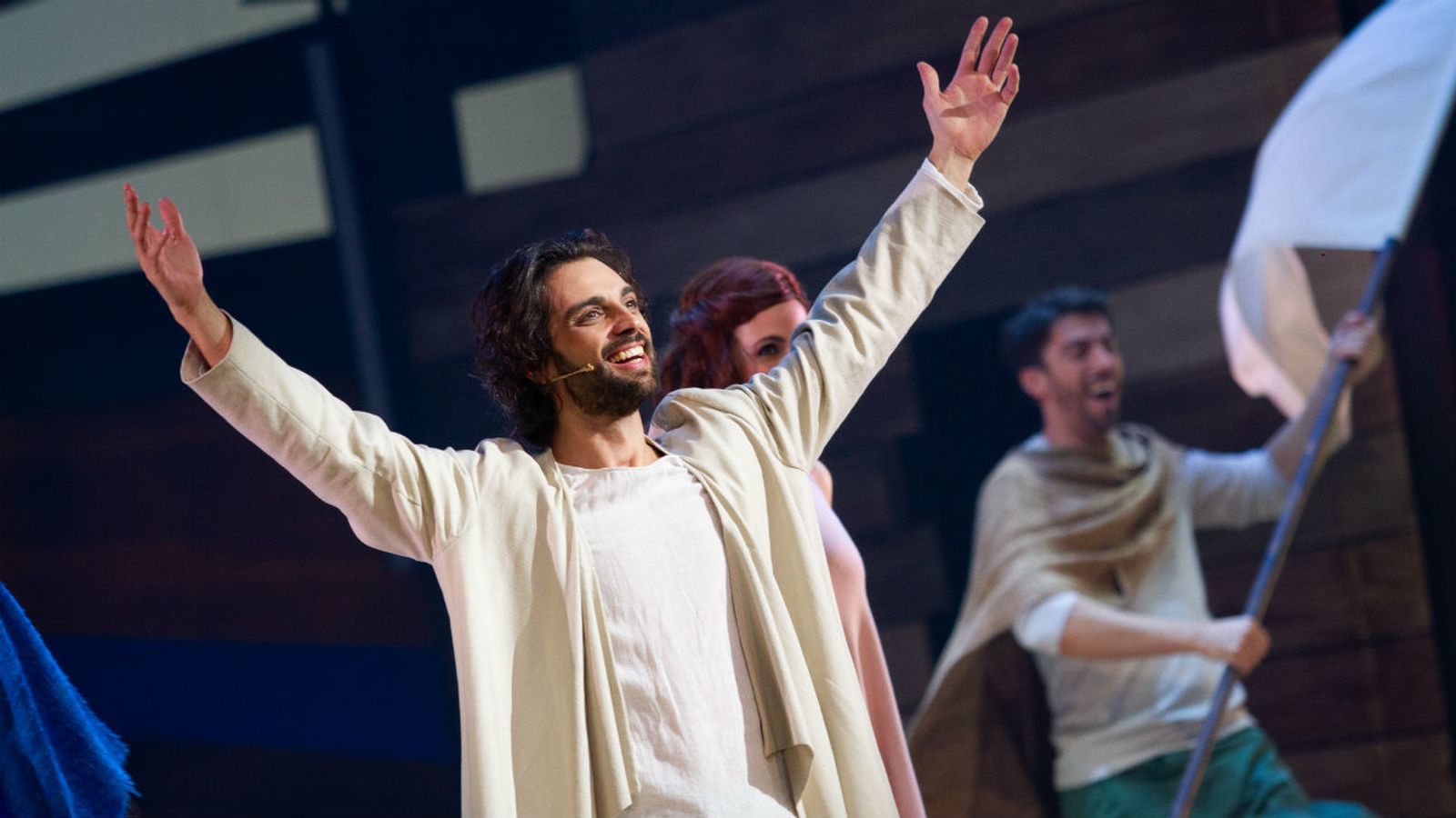 El actor Christian Escuredo en el papel de Jesús en el musical "33"