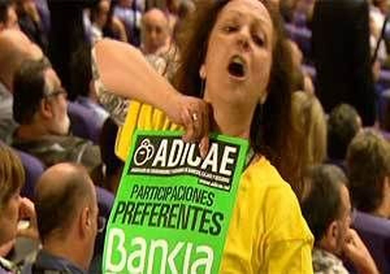 Bronca en la Junta General de Bankia a causa de las preferentes