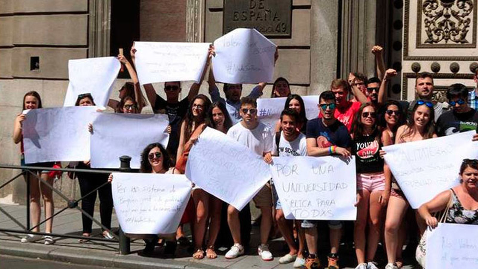 Sigue "sentada" estudiantes en Consejo Escolar hasta que los reciba ministro