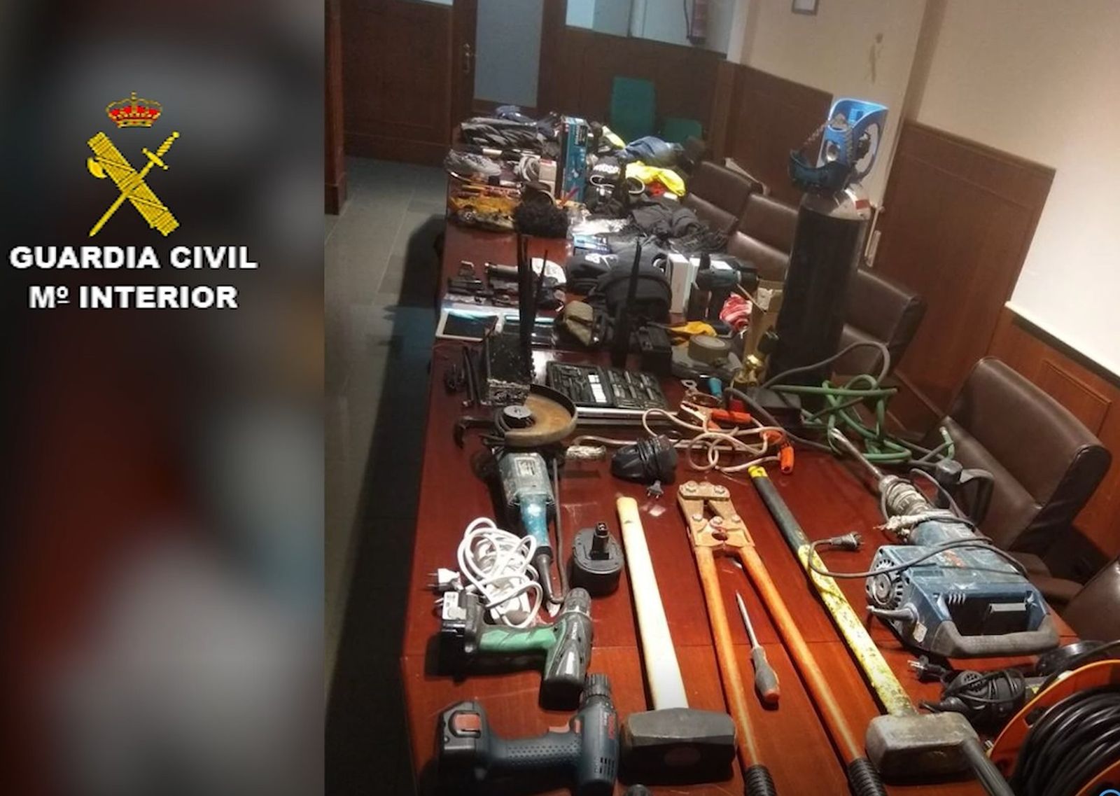 Elementos incautados por la Guardia Civil en la operación