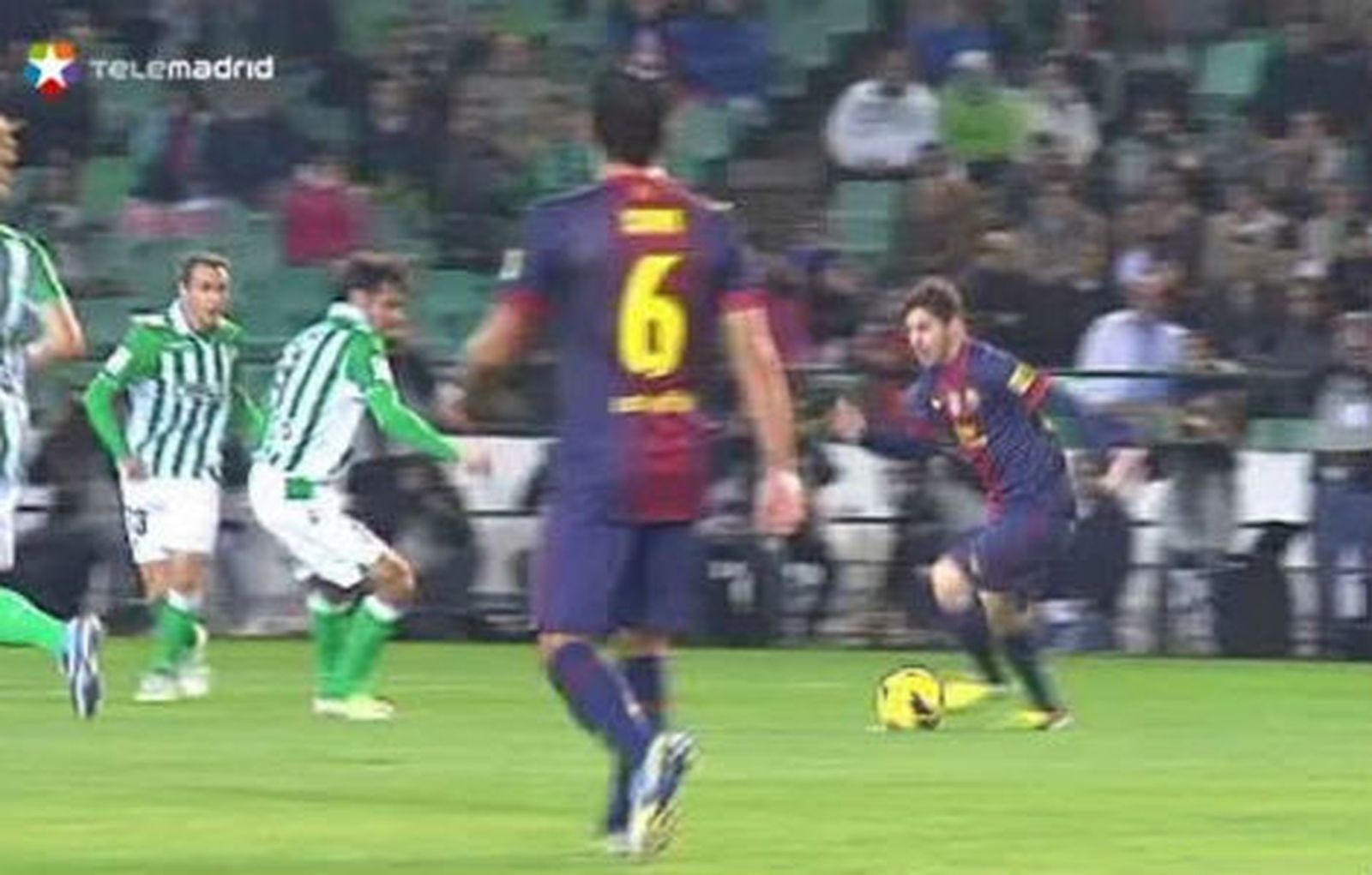Messi bate récord de "Torpedo" Müller y gana con apuros a un buen Betis