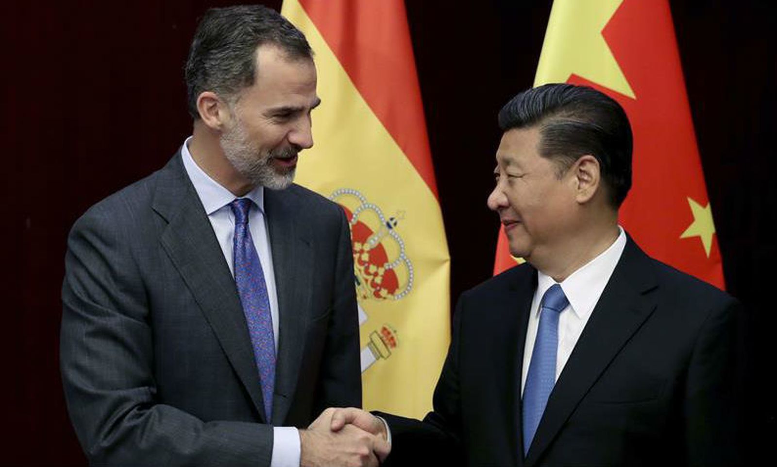 El Rey de España Felipe VI saluda al presidente de la Republica Popular China, Xi Jinping