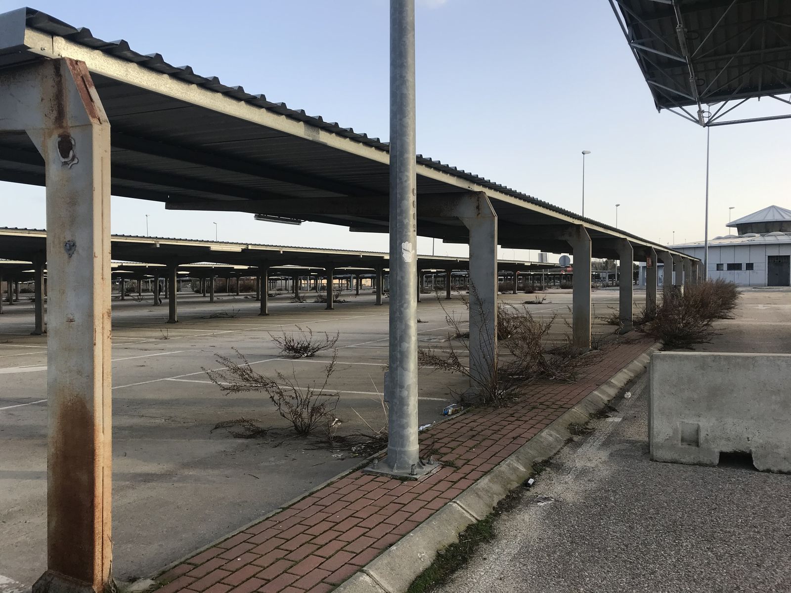 Aspecto actual del aparcamiento P10 del aeropuerto de Barajas