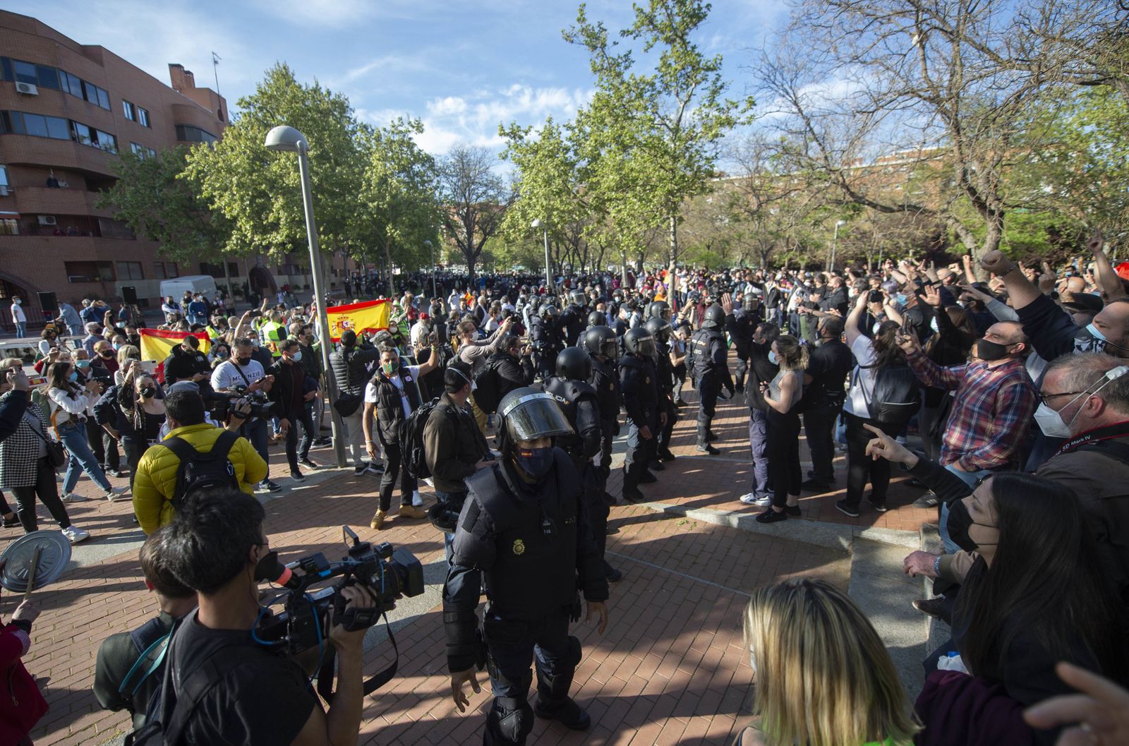 Los disturbios en Vallecas en el acto de Vox dividen a los políticos