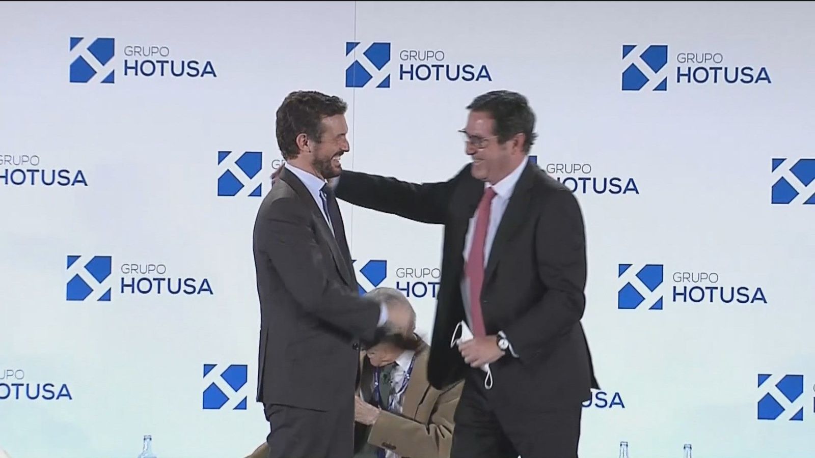 Casado y Garamendi destacan su buena sintonía y piden un plan para la recuperación del turismo
