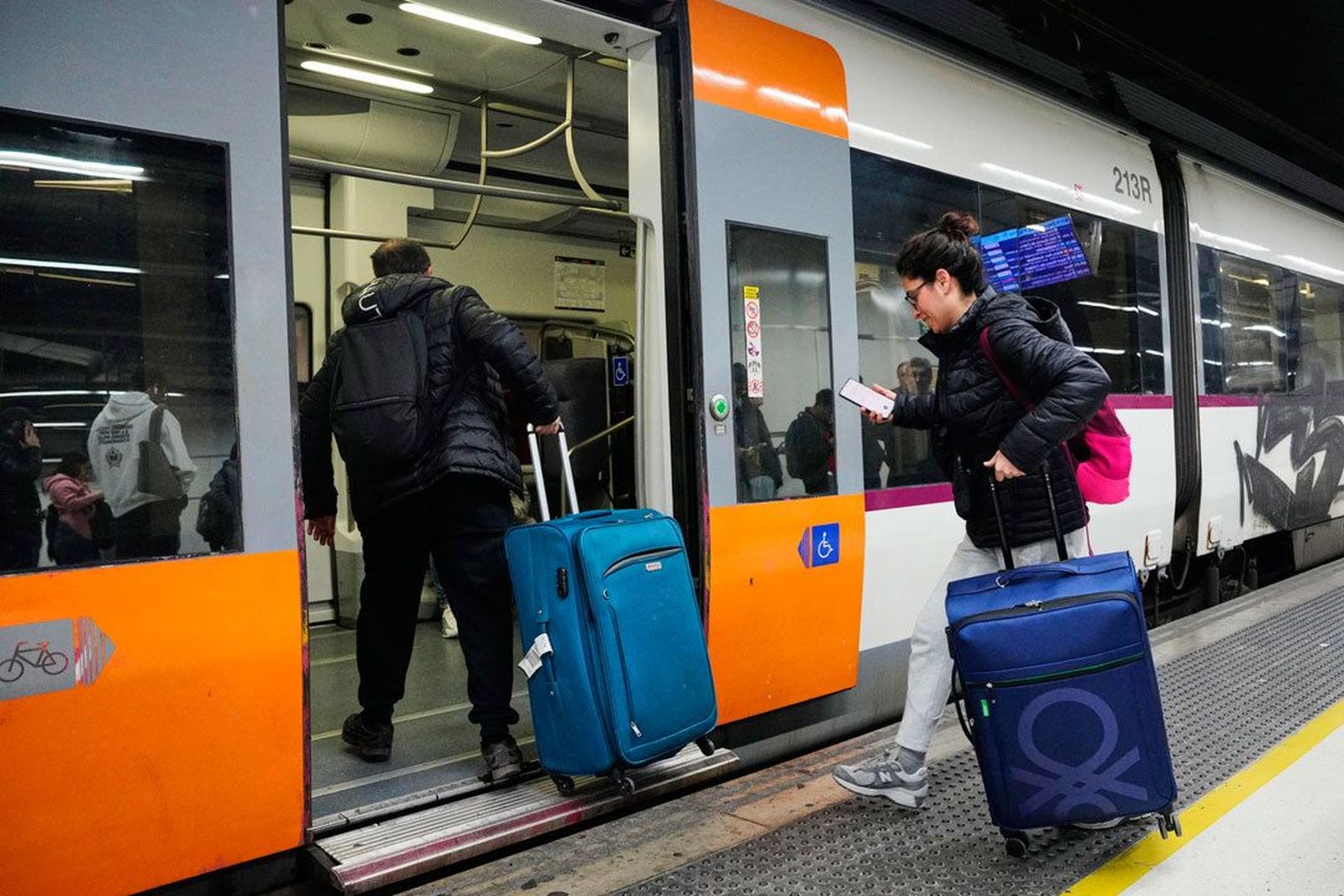 Los pasajeros de Rodalies y del AVE Madrid-Barcelona, hartos de retrasos e incidencias