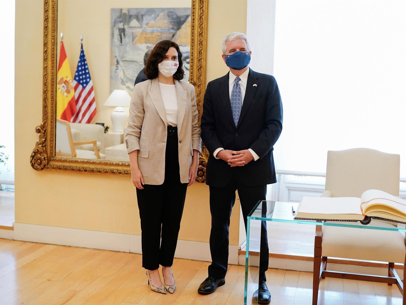 La presidenta en funciones de la Comunidad de Madrid, Isabel Díaz Ayuso, se reúne con el encargado de negocios de la embajada de los Estados Unidos en España, Conrad Tribble