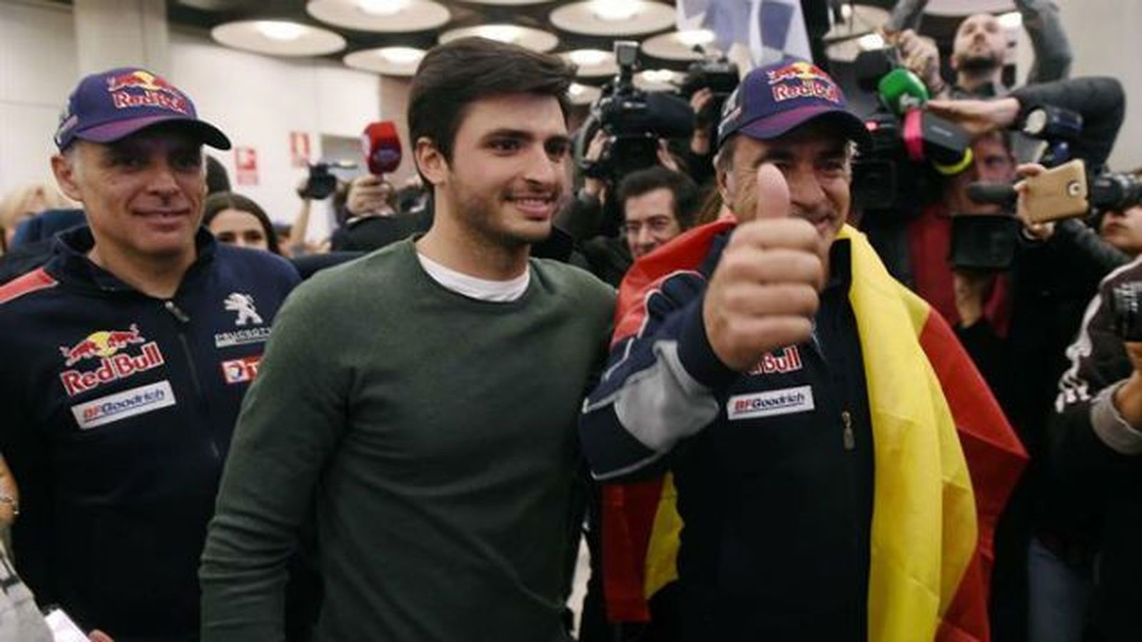 Un centenar de aficionados recibe a Sainz: "No me esperaba este recibimiento"