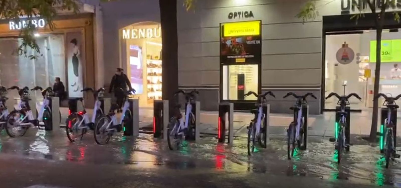 Ahora mismo el tráfico está cortado entre la calle Alcalá y Jorge Juan