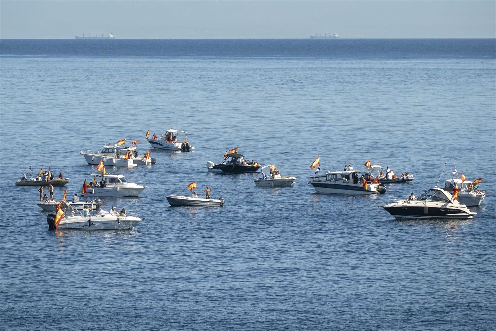 Banderas de España toman la bahía de Ceuta con la ‘Armada de la Solidaridad’