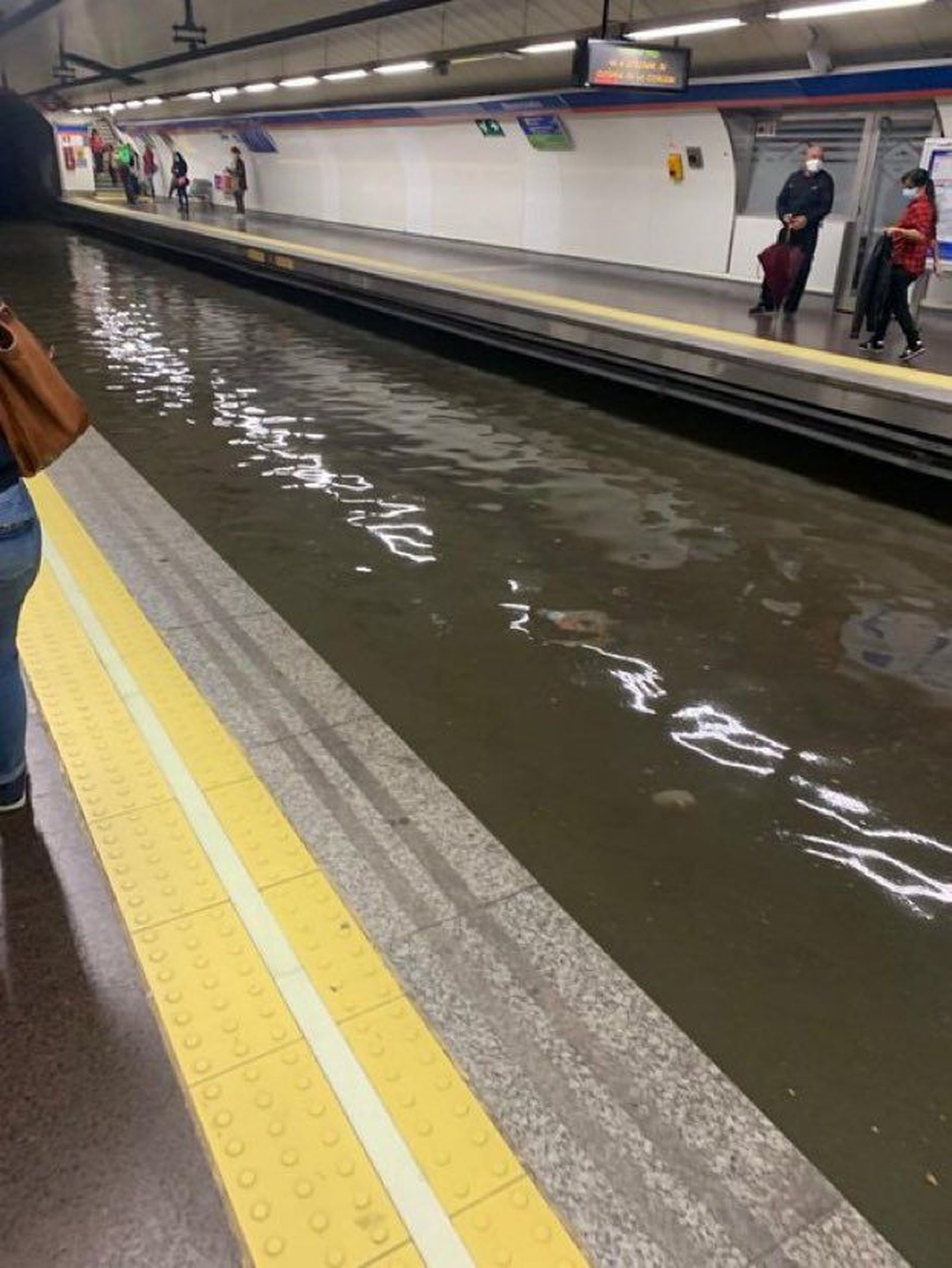 El transporte en Madrid se ahoga con la lluvia