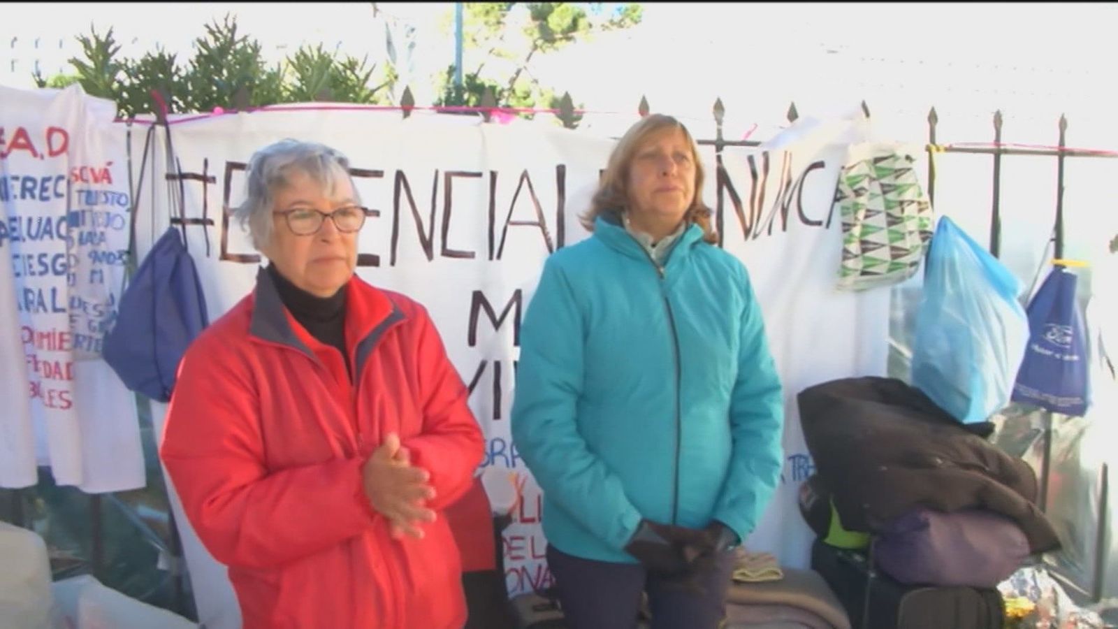 Trabajadoras de ayuda a domicilio inician su tercera semana de acampada frente al Ministerio de Trabajo