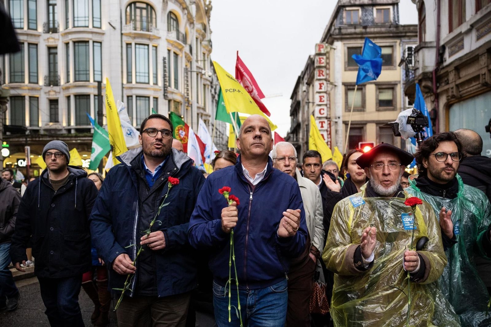 Portugal acude a las urnas en unas elecciones abiertas