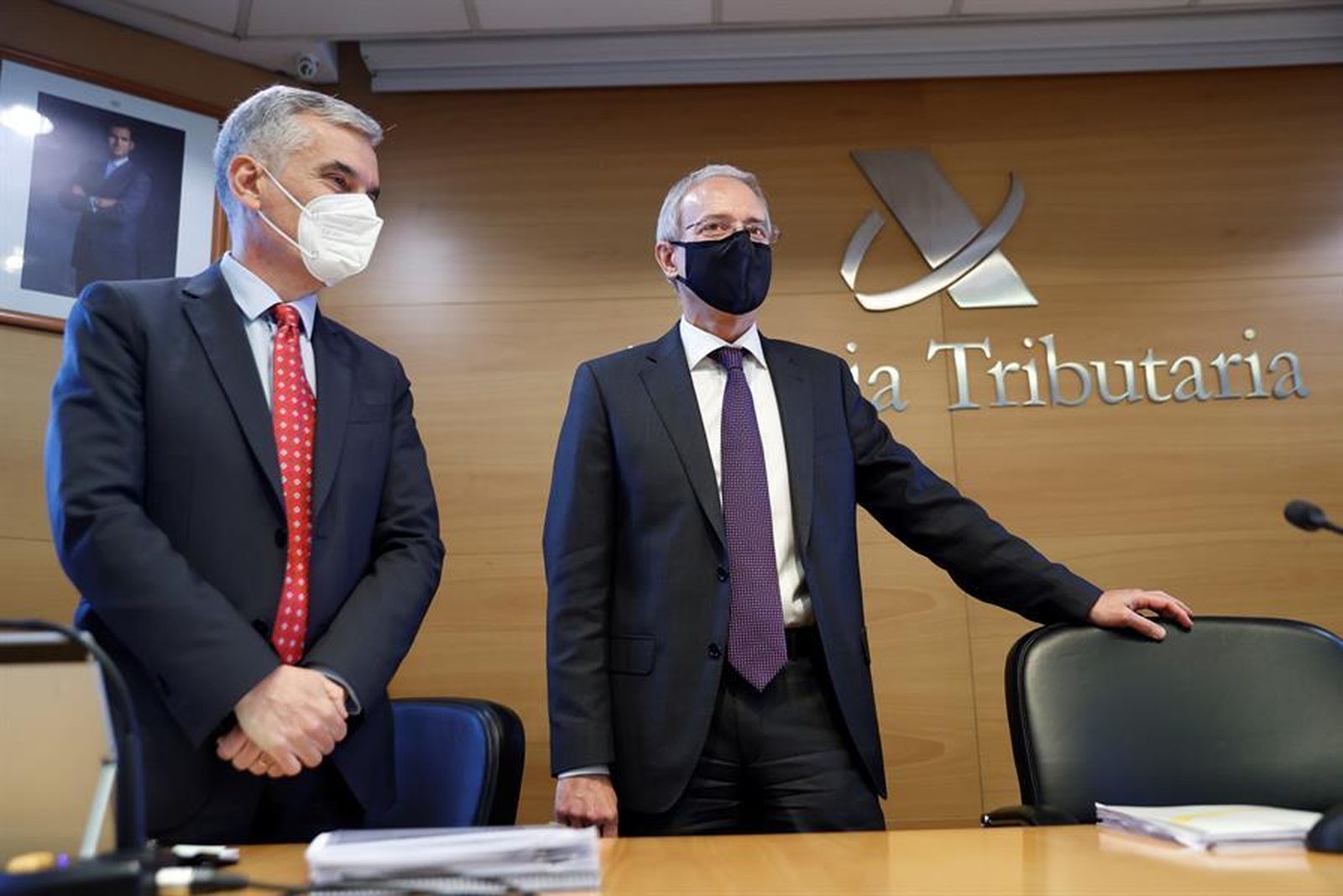 Jesús Gascón,  director general de la Agencia Tributaria,  y  Gonzalo García de Castro,  director del departamento de Gestión