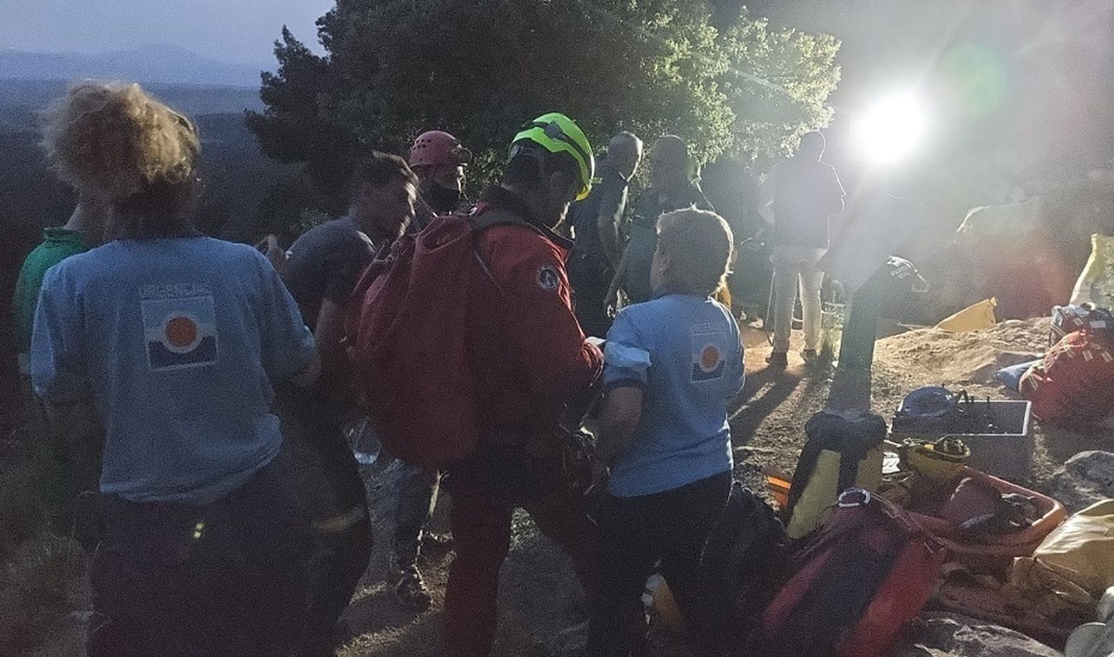 Rescatan con vida a la espeleóloga herida en la Cueva de la Gitana en Almería