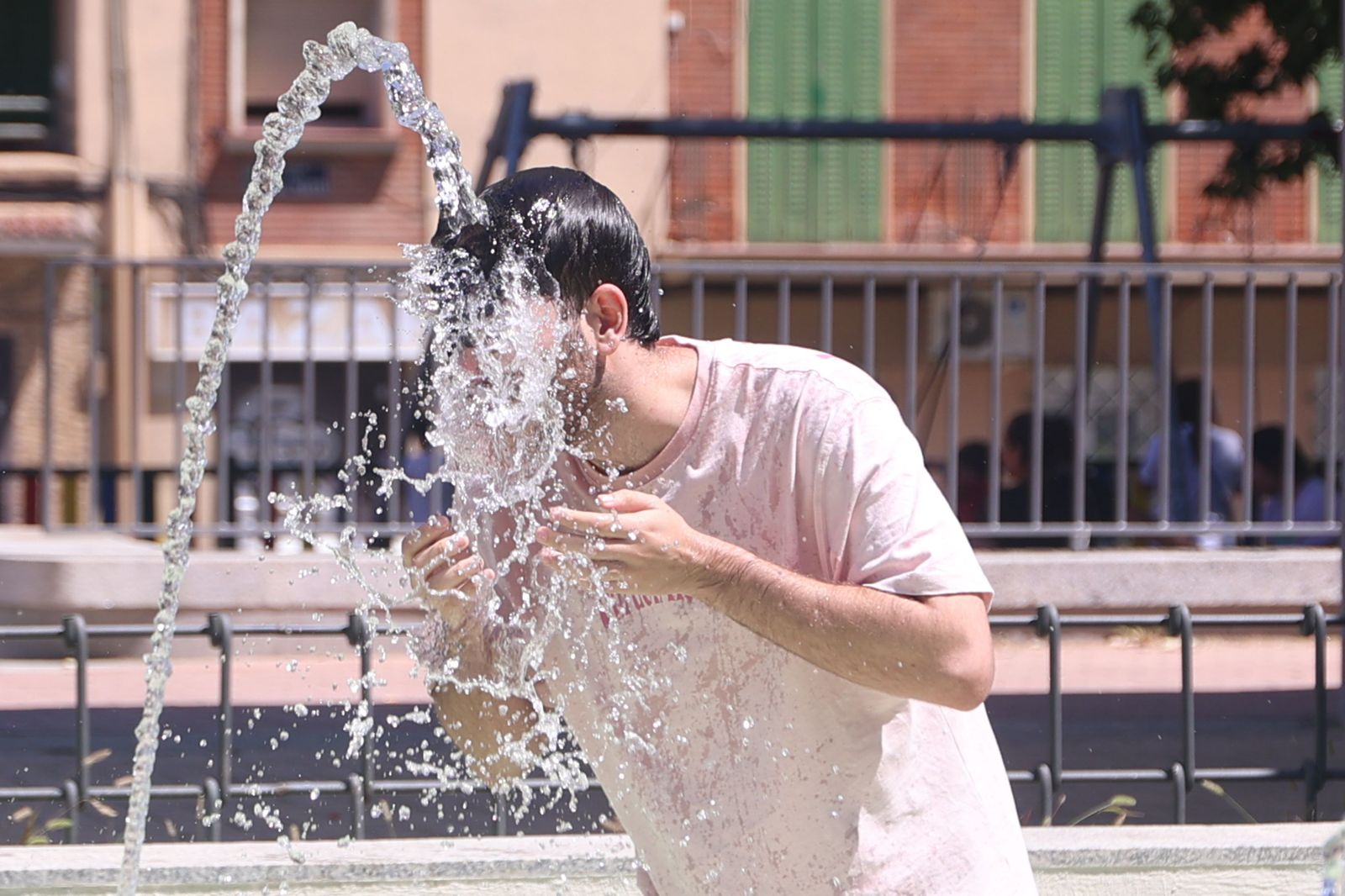 Alerta roja por calor extremo: 42 grados en Madrid, 43 en Alcalá y Getafe, 44 en Aranjuez...