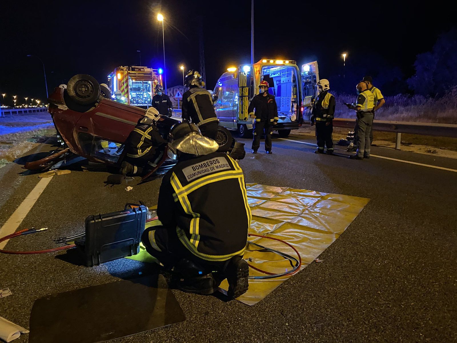 Herido grave un hombre de 62 años al volcar el turismo que conducía en la A-42 en Parla