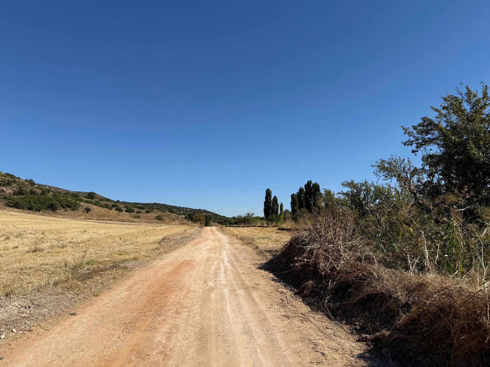 Uno de los caminos recuperados en Ambite tras los daños provocados por las lluvias de marzo de 2025