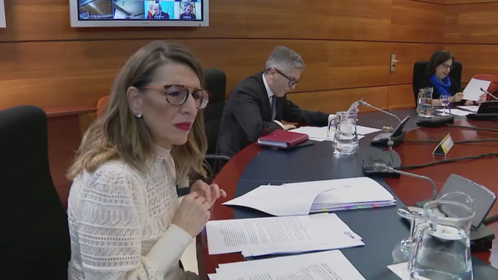 Críticas de partidos y autonomías por la nocturnidad e improvisación del decreto del Gobierno de Sánchez