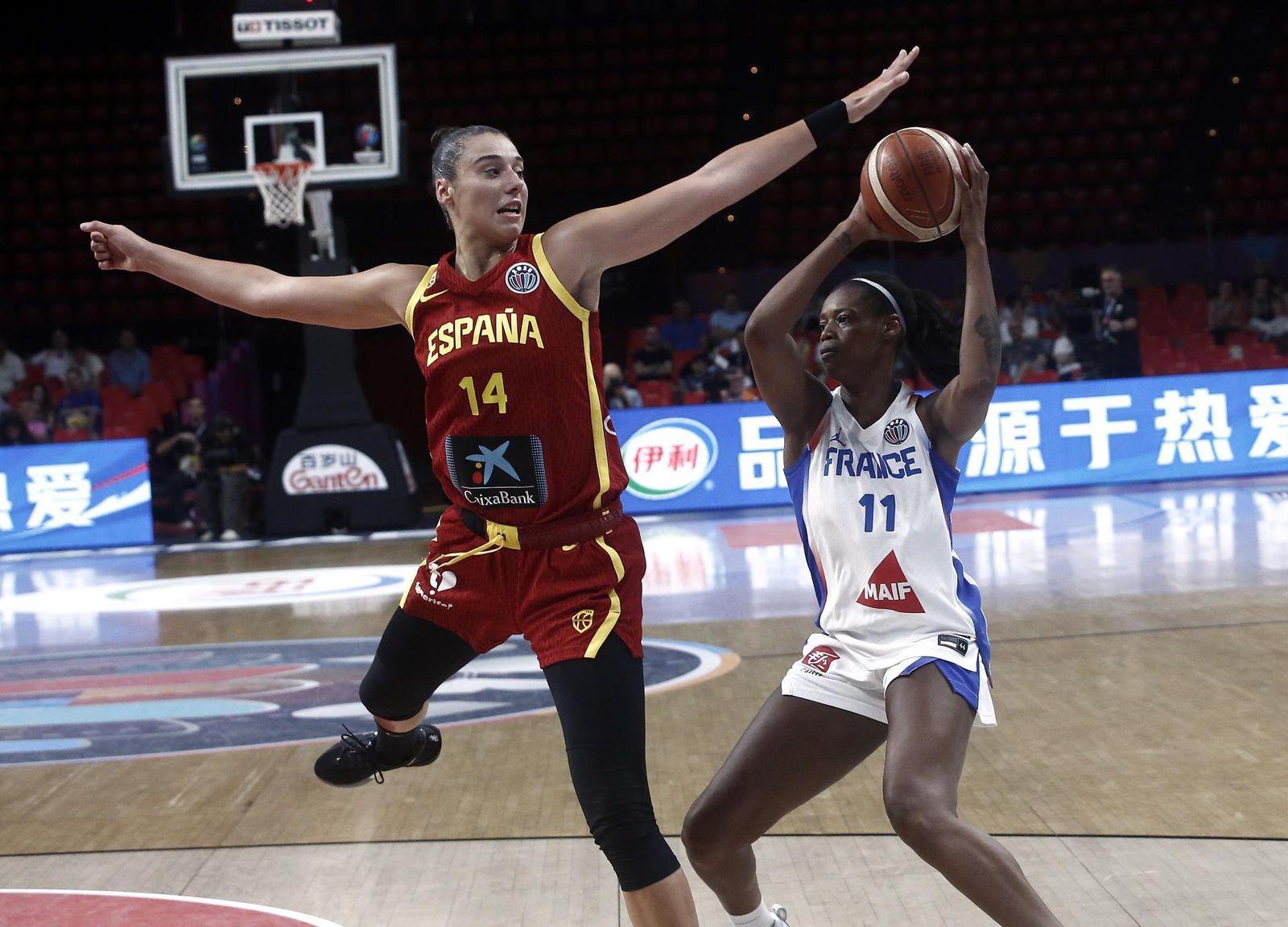 Raquel Carrera ante Francia