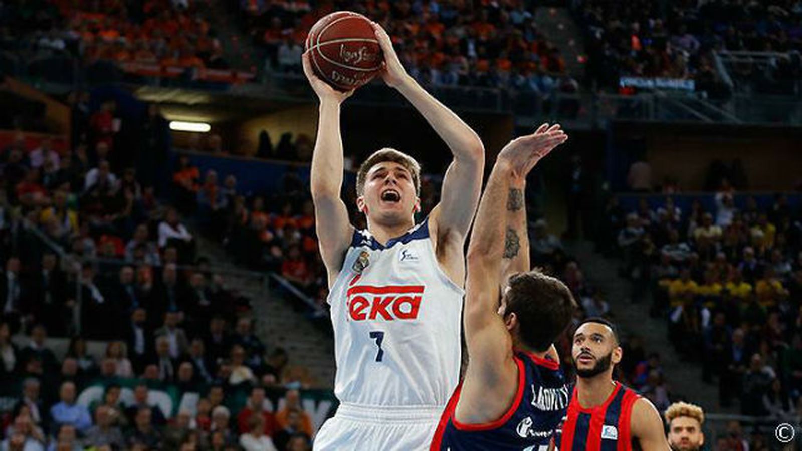 Luka Doncic ante el Baskonia