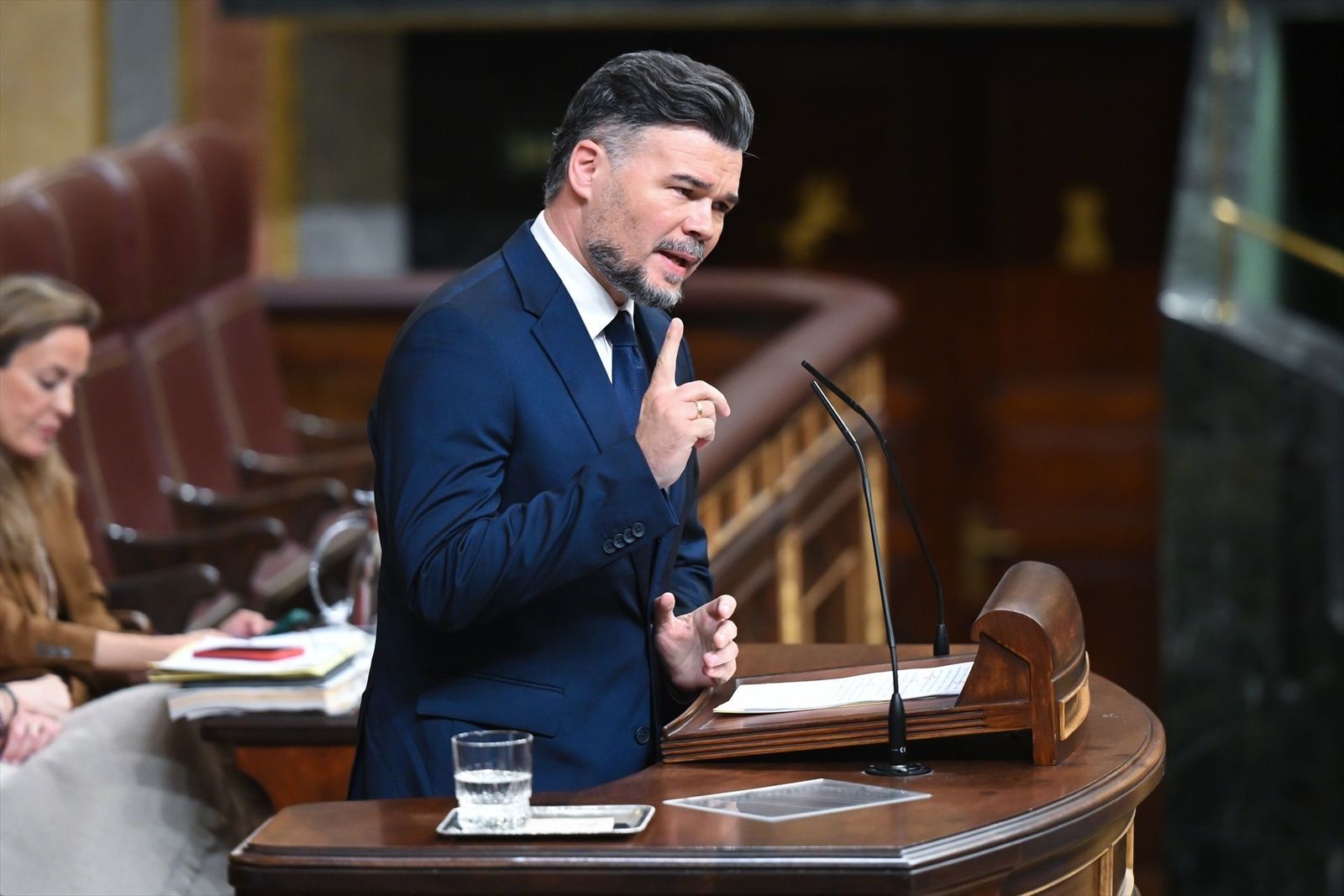 Los socios de Sánchez endurecen posturas: Junts le pide "que se aparte" y Rufián que "no le cuente milongas"