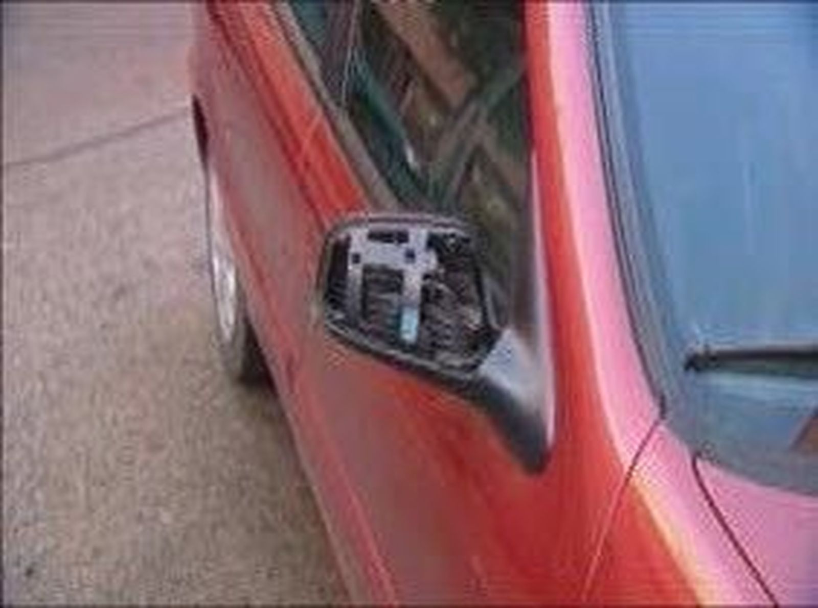 Coches destrozados en la Colonia de los Taxistas