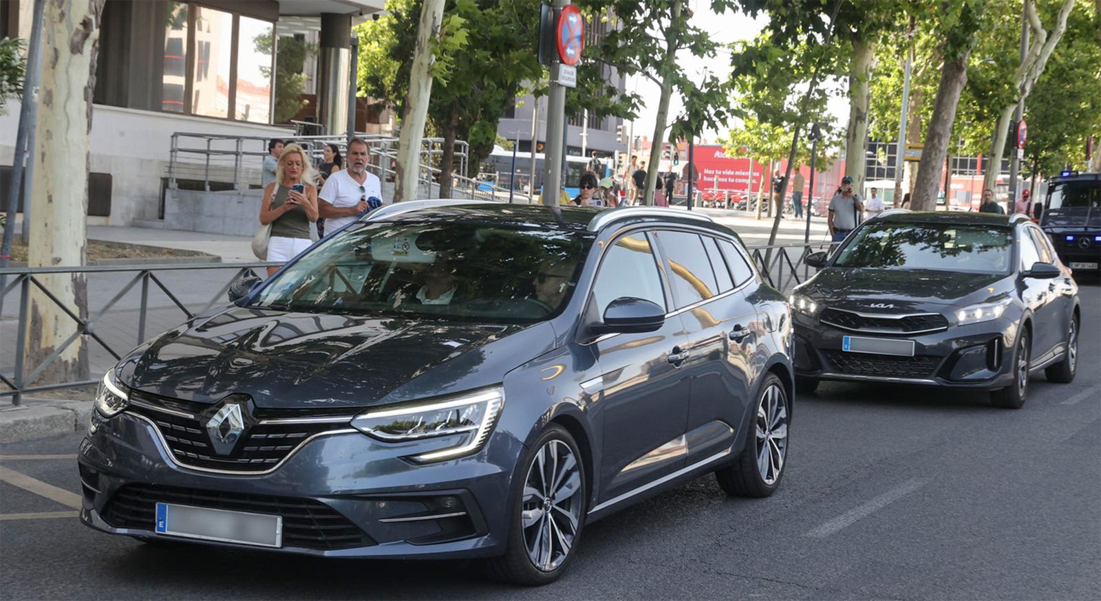 Begoña Gómez entrega su pasaporte en el juzgado tras acordarlo el juez Peinado