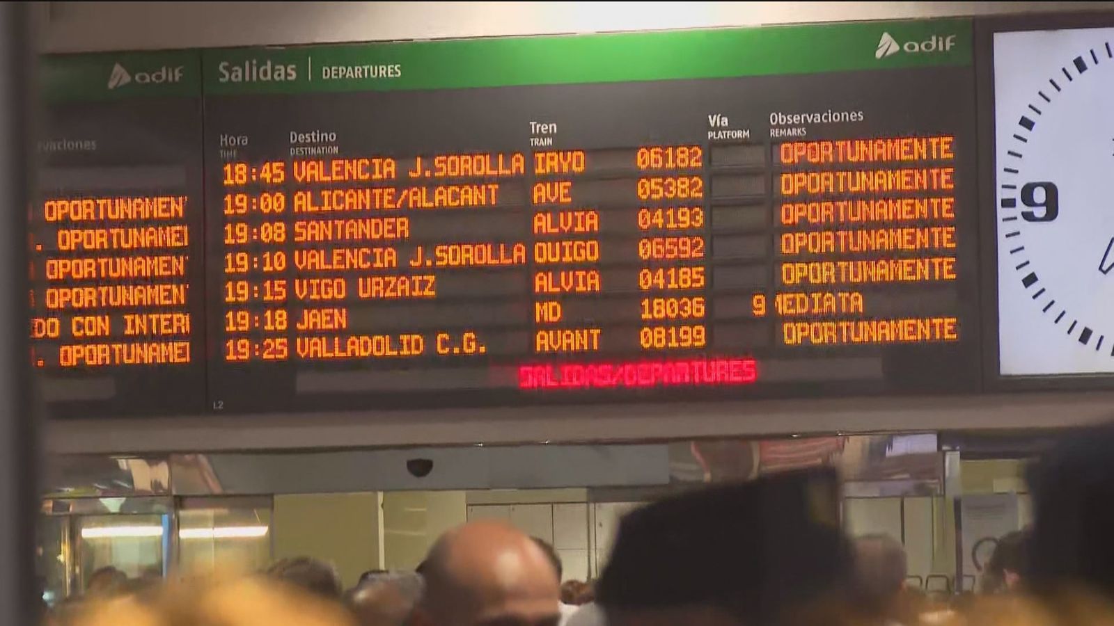 Viernes de Dolores en la estación de Chamartín y en el tráfico ferroviario