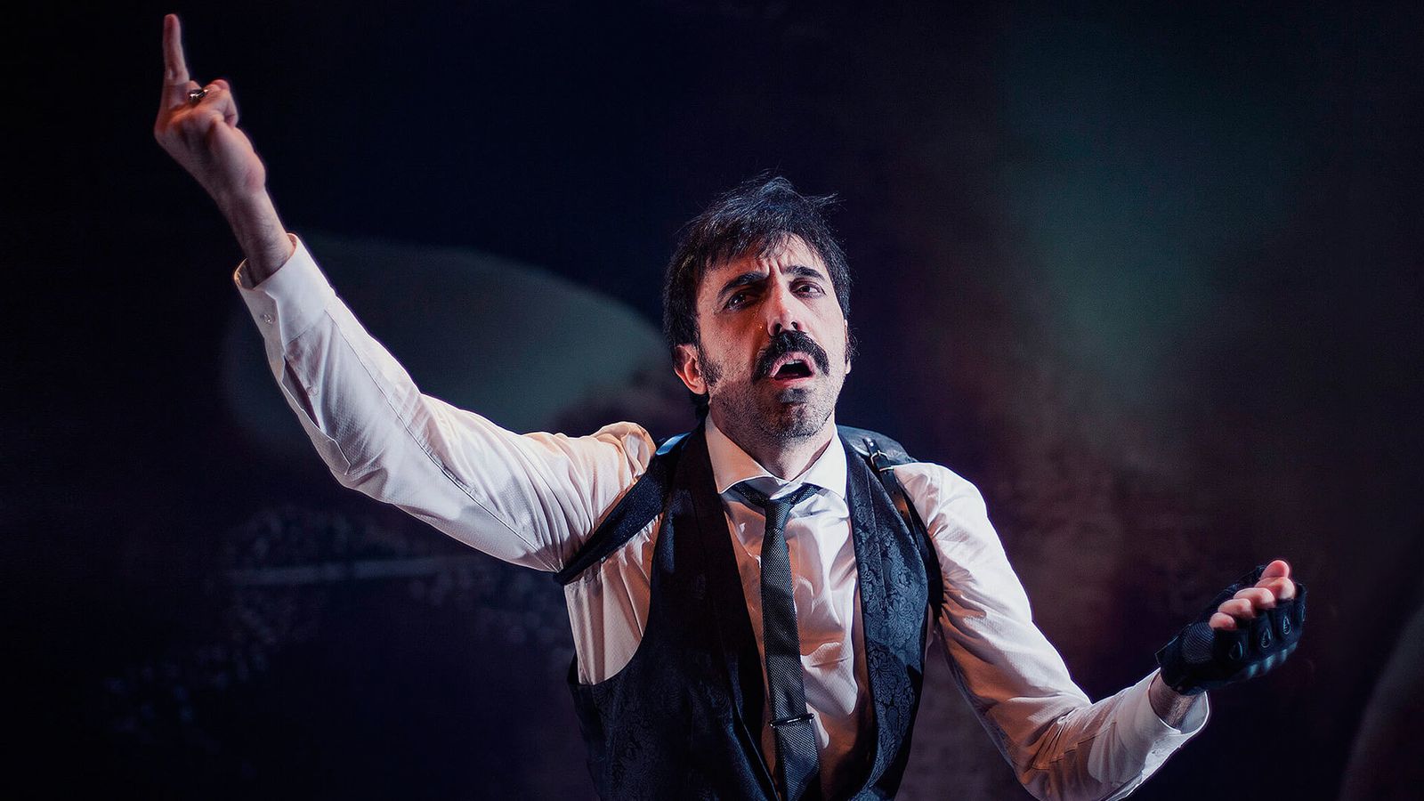 El actor Israel Elejalde durante una interpretación en el Pavón Teatro Kamikaze