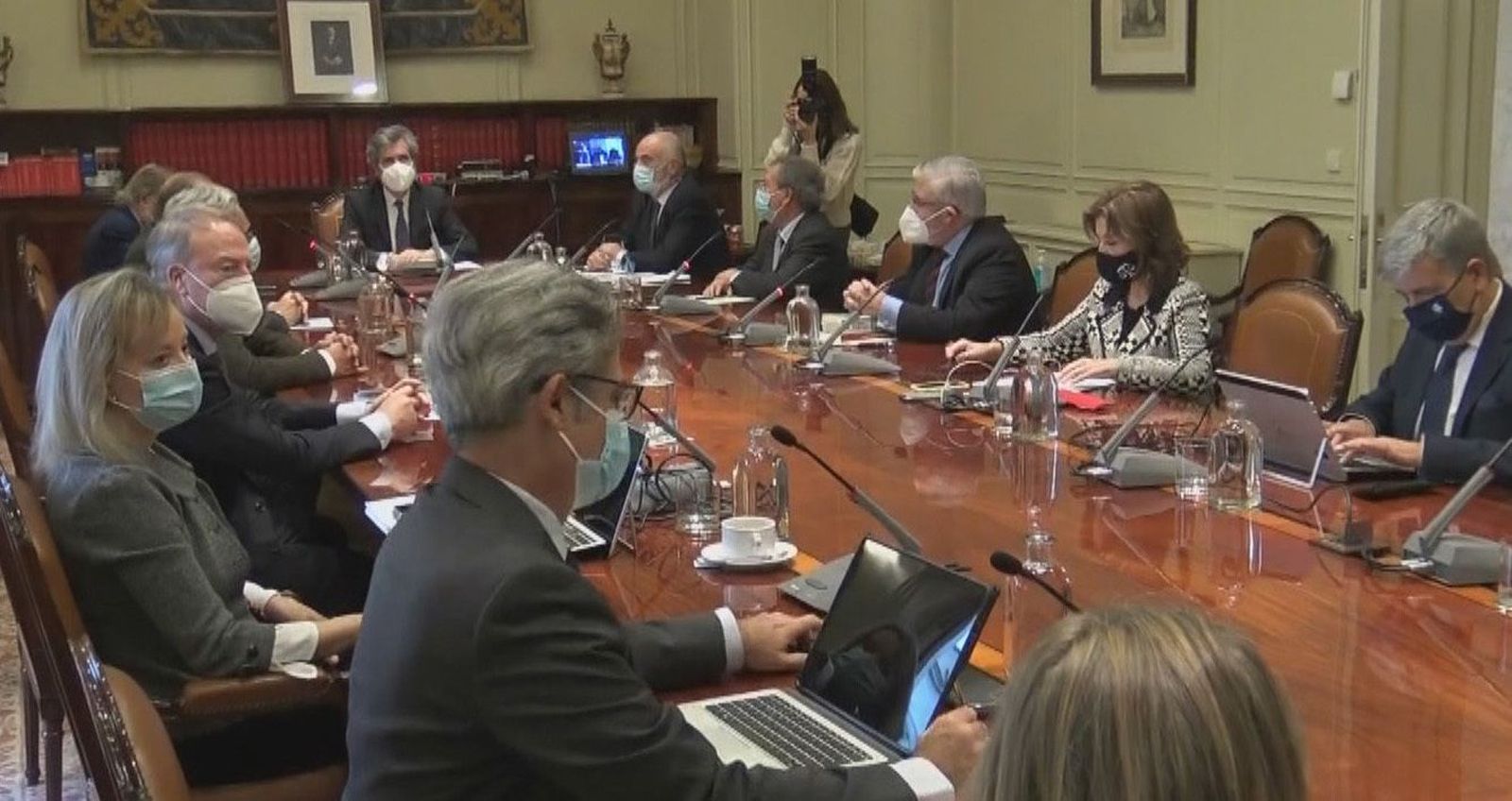 Sánchez, Casado y Lesmes coinciden en el acto del 23-F en plena negociación del Poder Judicial