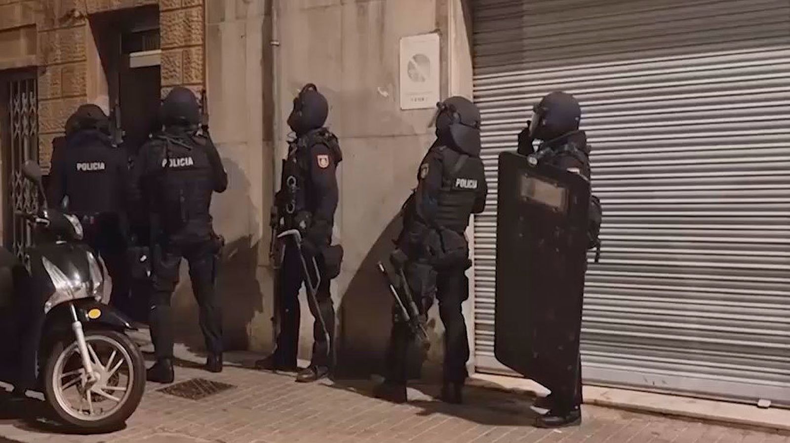 Detenidos cinco presuntos yihadistas que intentaron comprar un kalashnikov