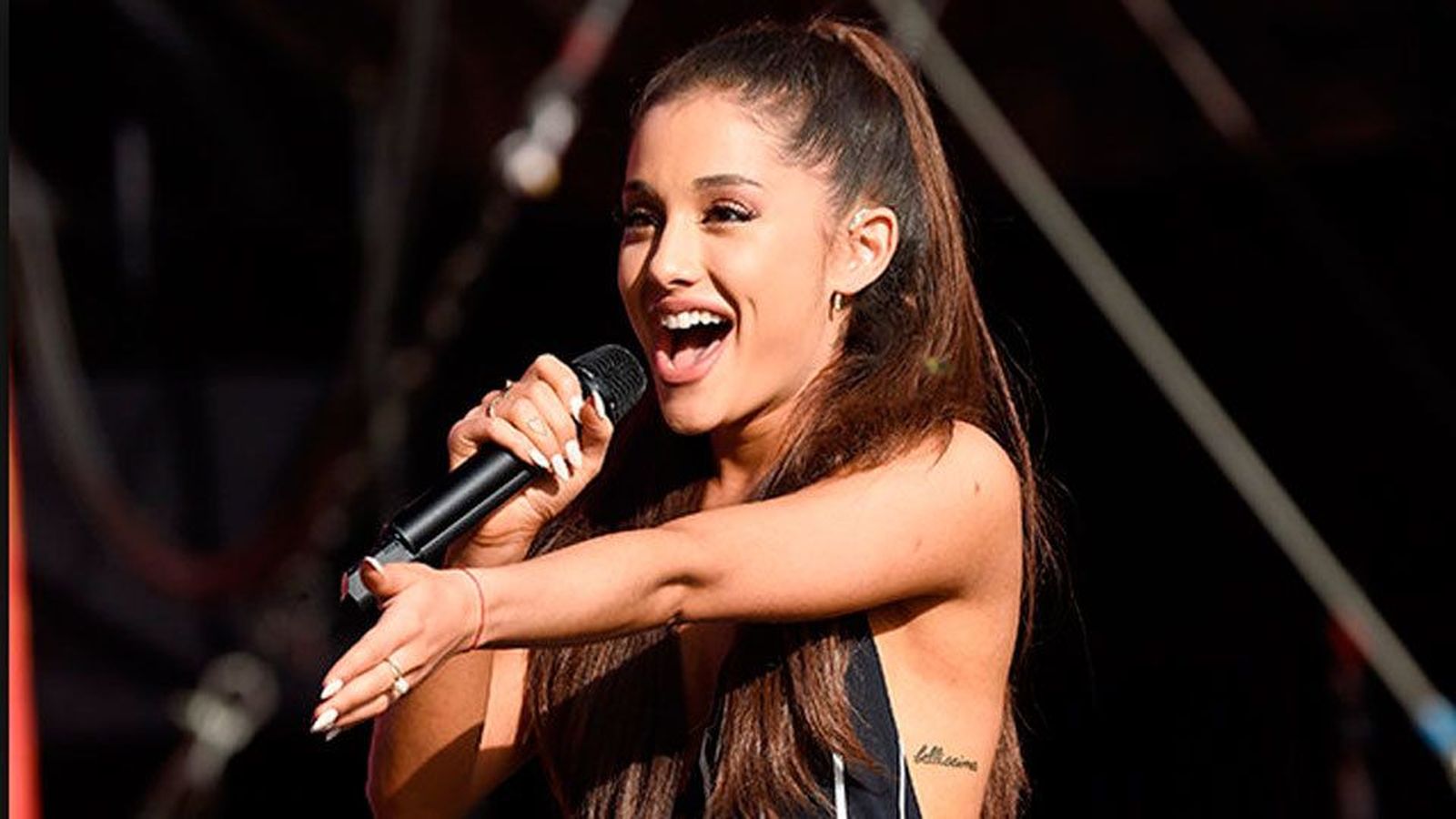 Ariana Grande llega a Barcelona tras anular parte de su gira europea
